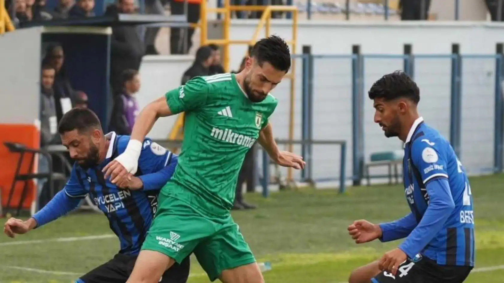 Muğlaspor deplasmanda zirveyi kaptı