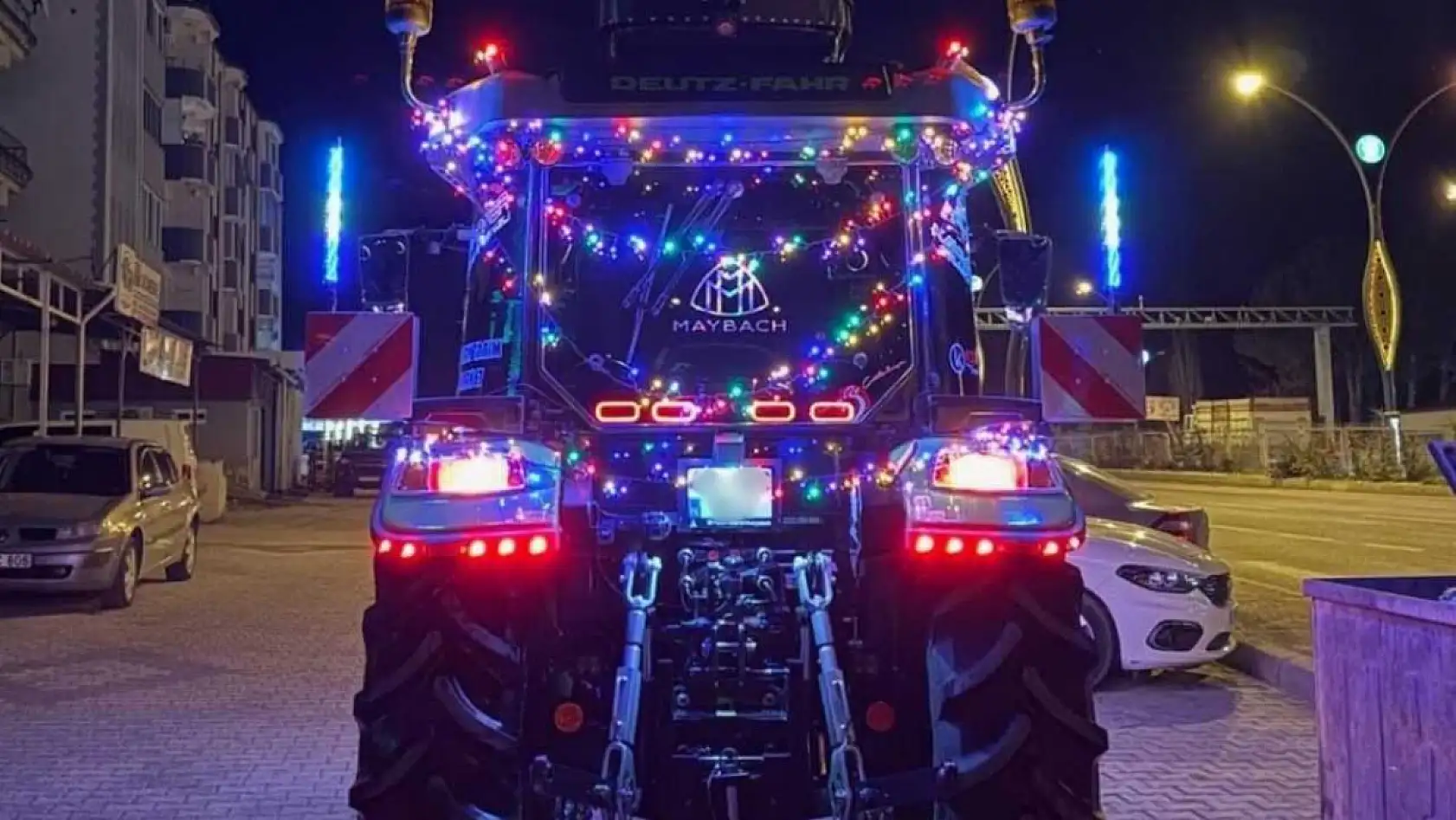 Muğla'da led ışıklı traktör dikkat çekti