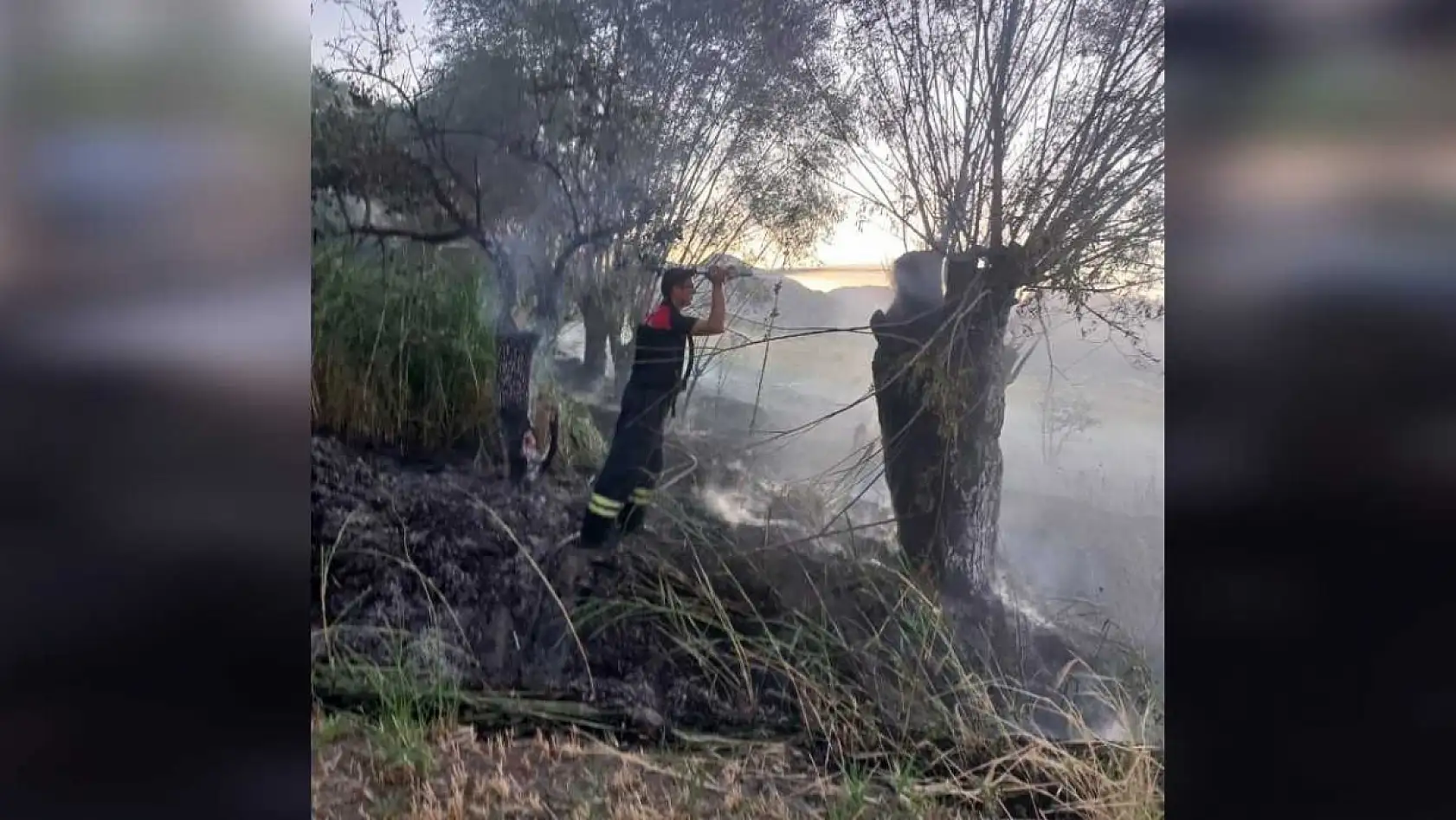 Burdur'da Yangın Paniği: Traktör Alev Aldı, Arazi Yandı