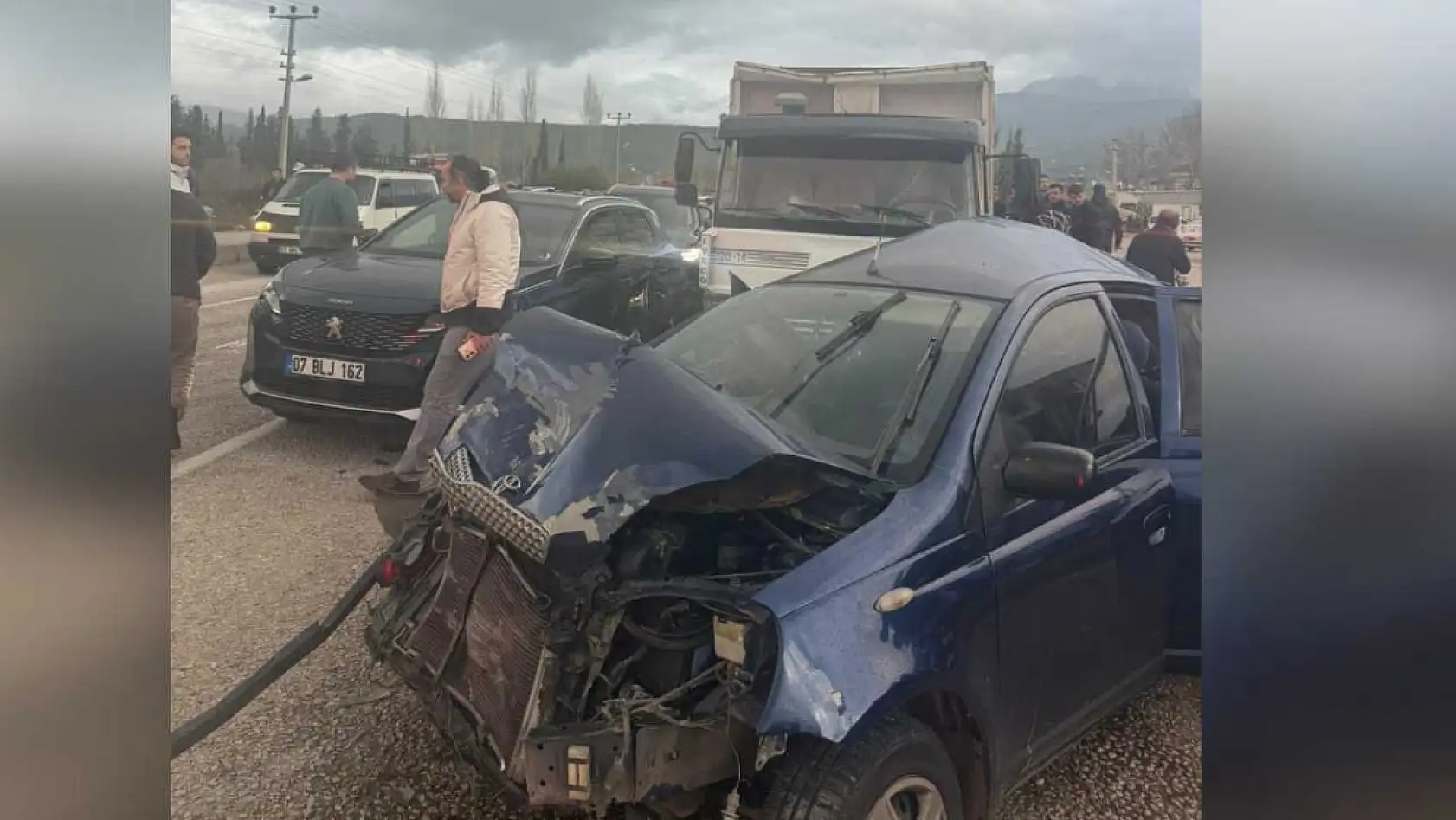 Seydikemer'de 8 aracın karıştığı zincirleme trafik kazası: 1 yaralı