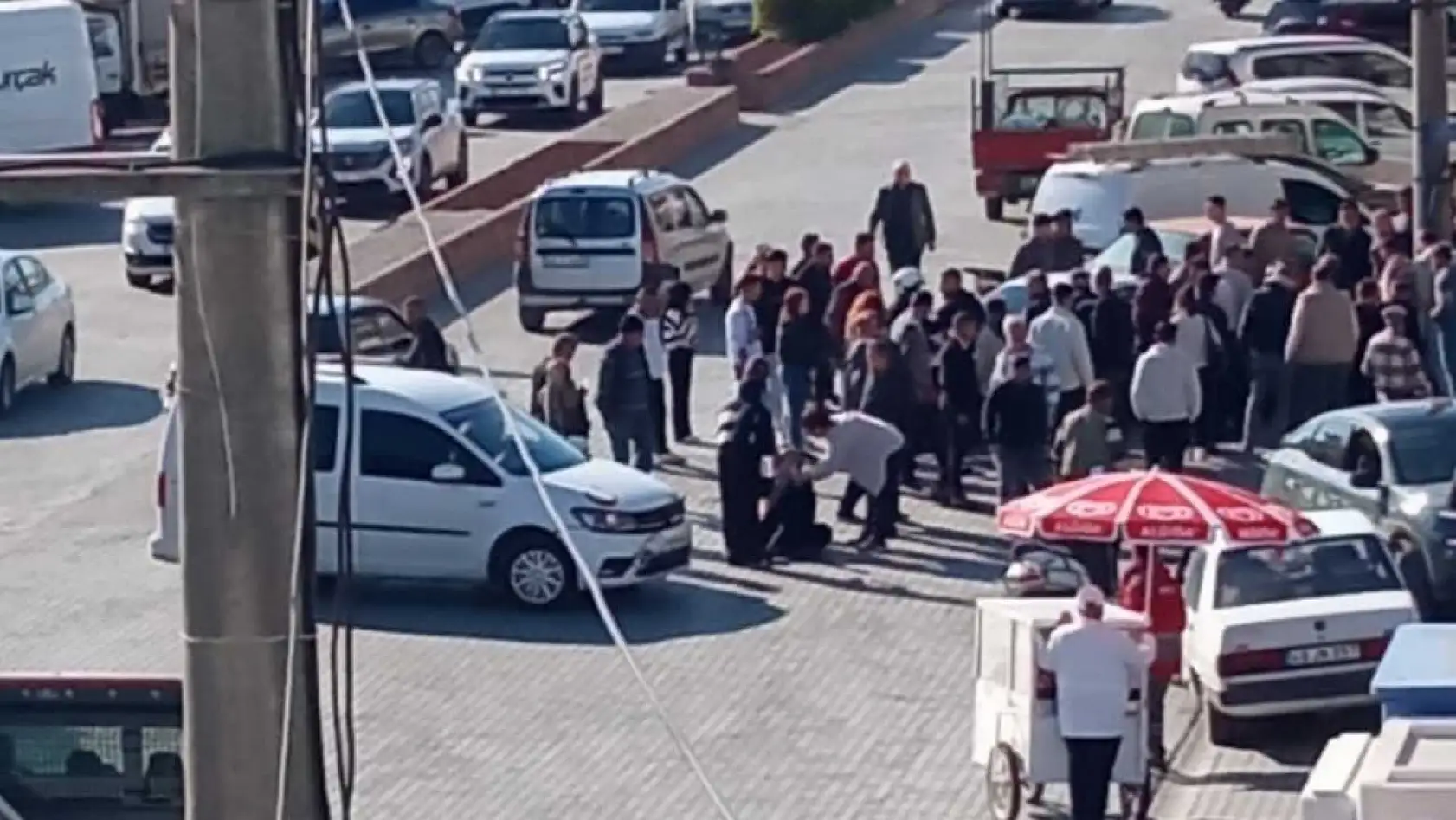 Fethiye'de ticari araç motosiklete, motosiklet sürücüsü yayaya çarptı: 1 yaralı
