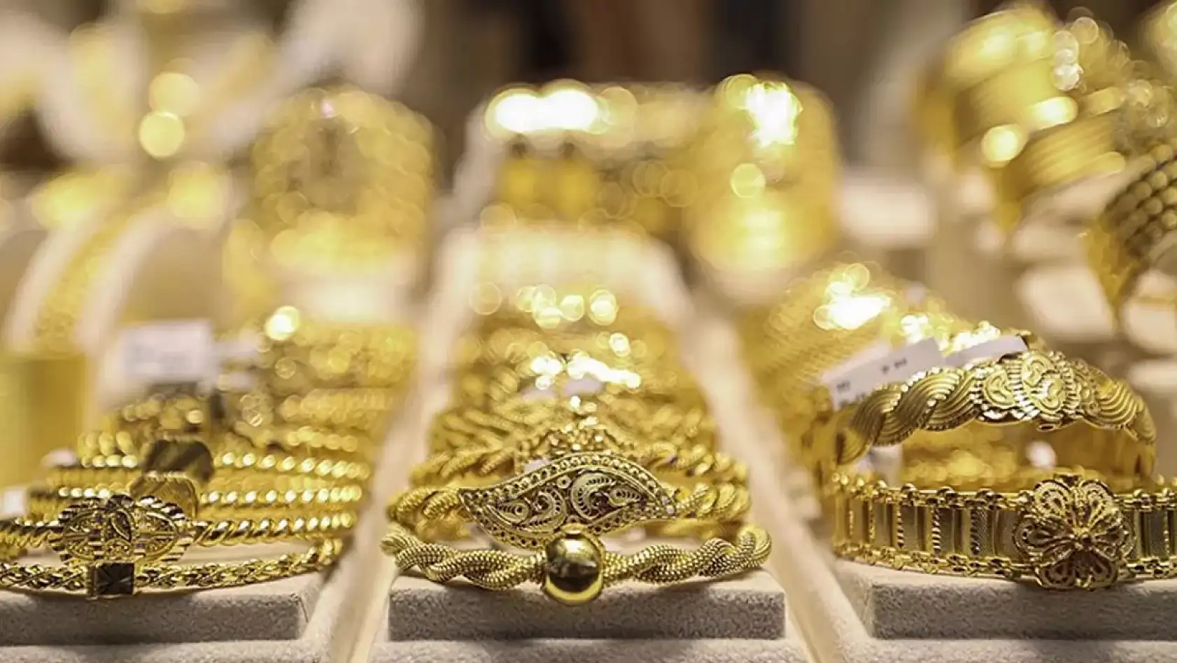 Altın Fiyatları 27 Nisan 2025: Gram, Çeyrek, Yarım, Cumhuriyet ve 22 Ayar Bilezik Ne Kadar?