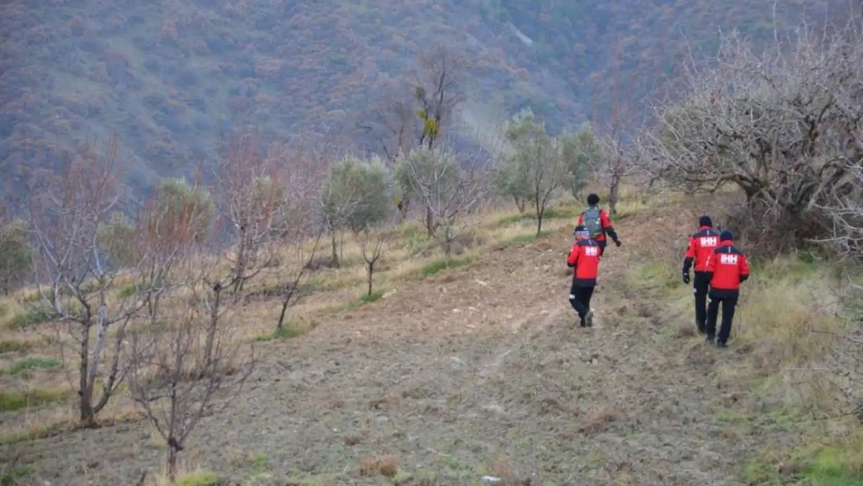 Kayıp olarak aranan kadın dere yatağında ölü bulundu
