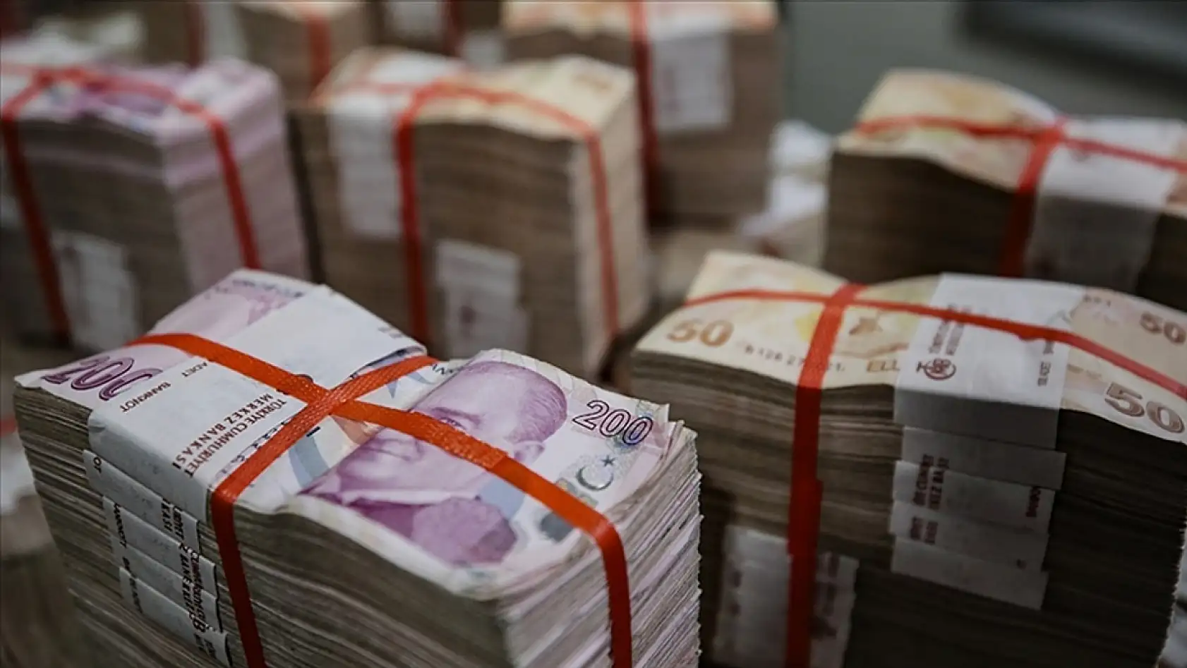 Faiz Oranları Arttıkça Türk Lirası Neden Yükseliyor?