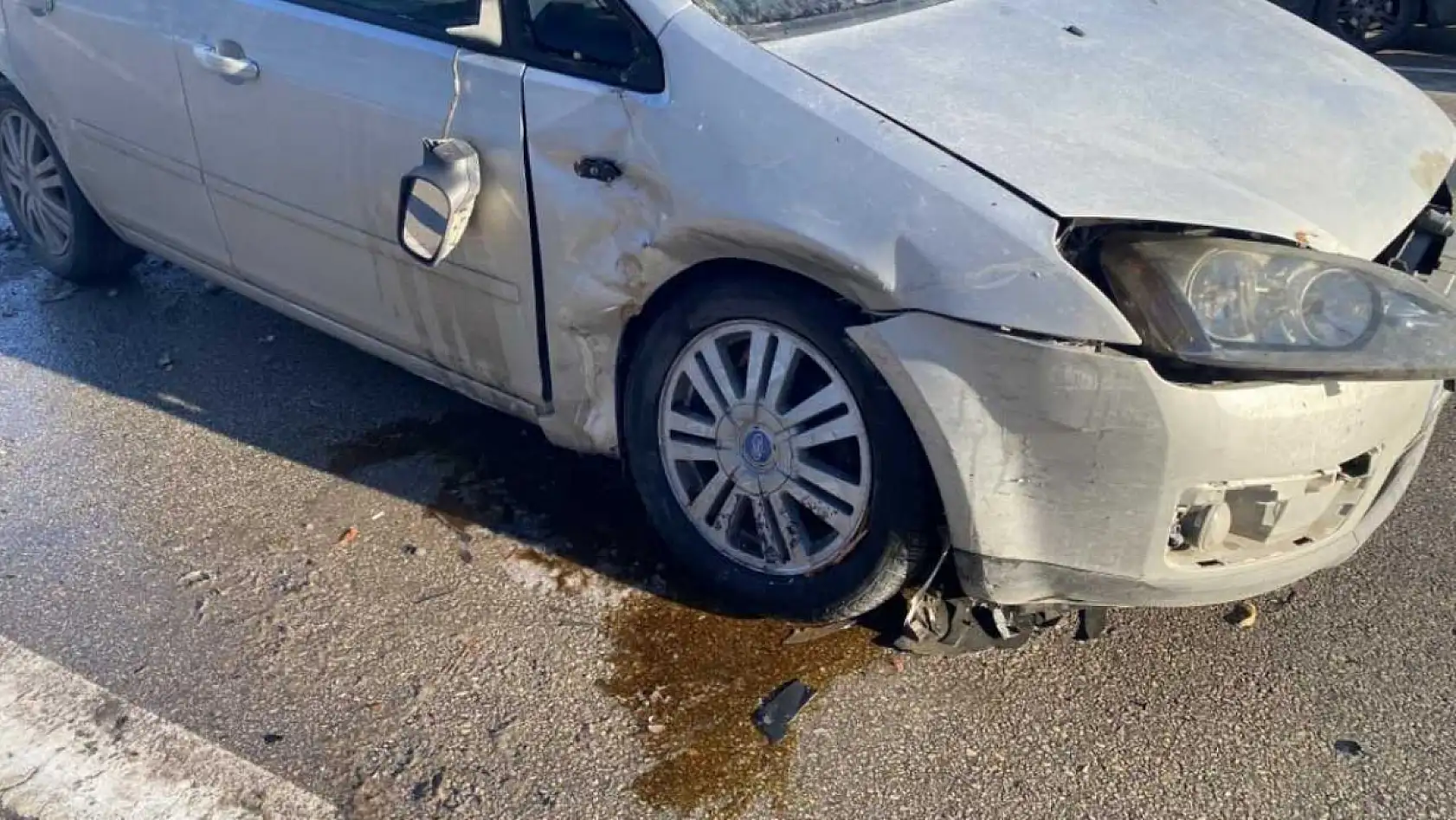 Kontrolden çıkan otomobil çarptığı aracı karşı yöne savurdu: 4 yaralı