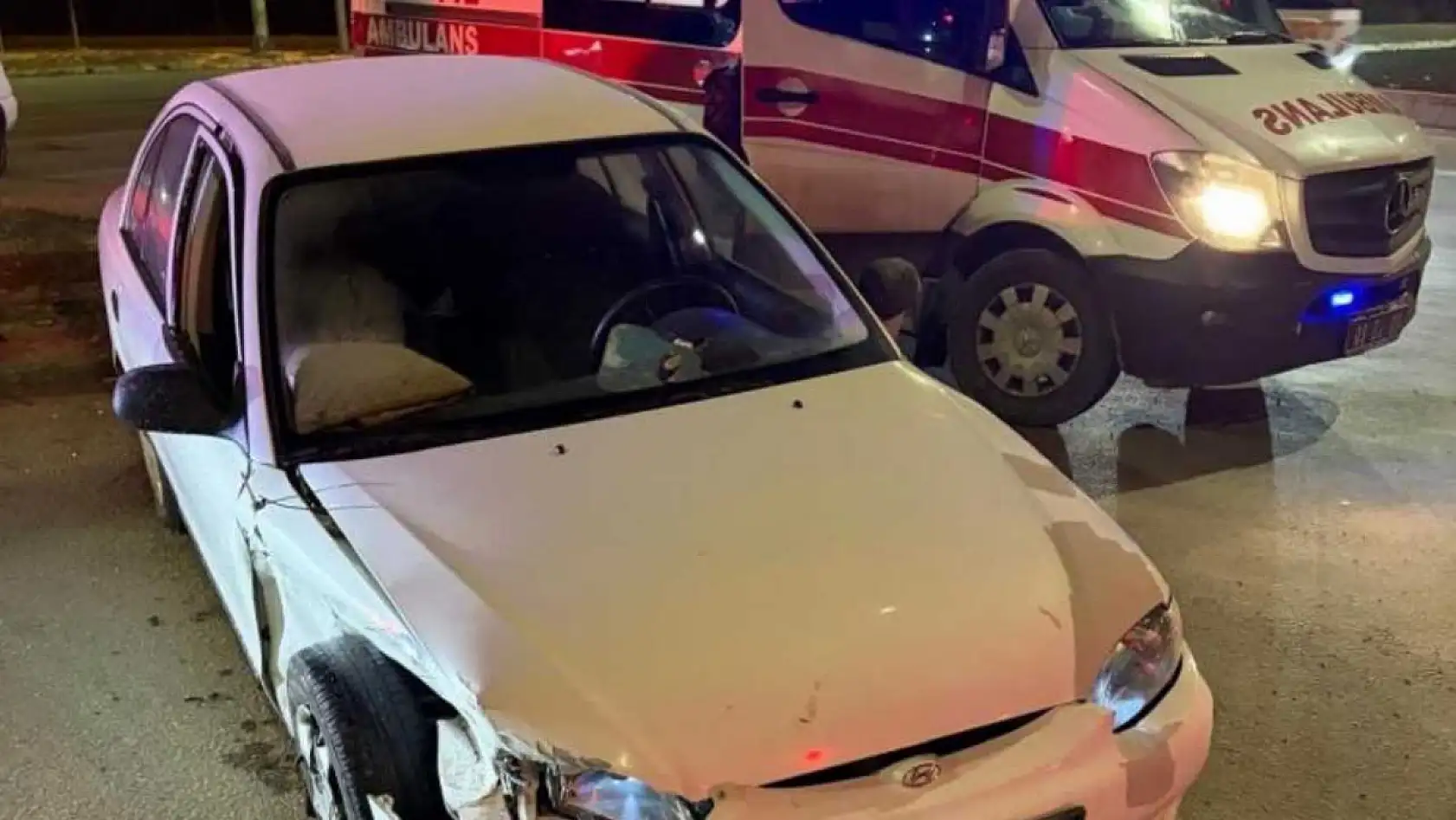 Otomobillerin çarpıştığı kazada 4 kişi yaralandı