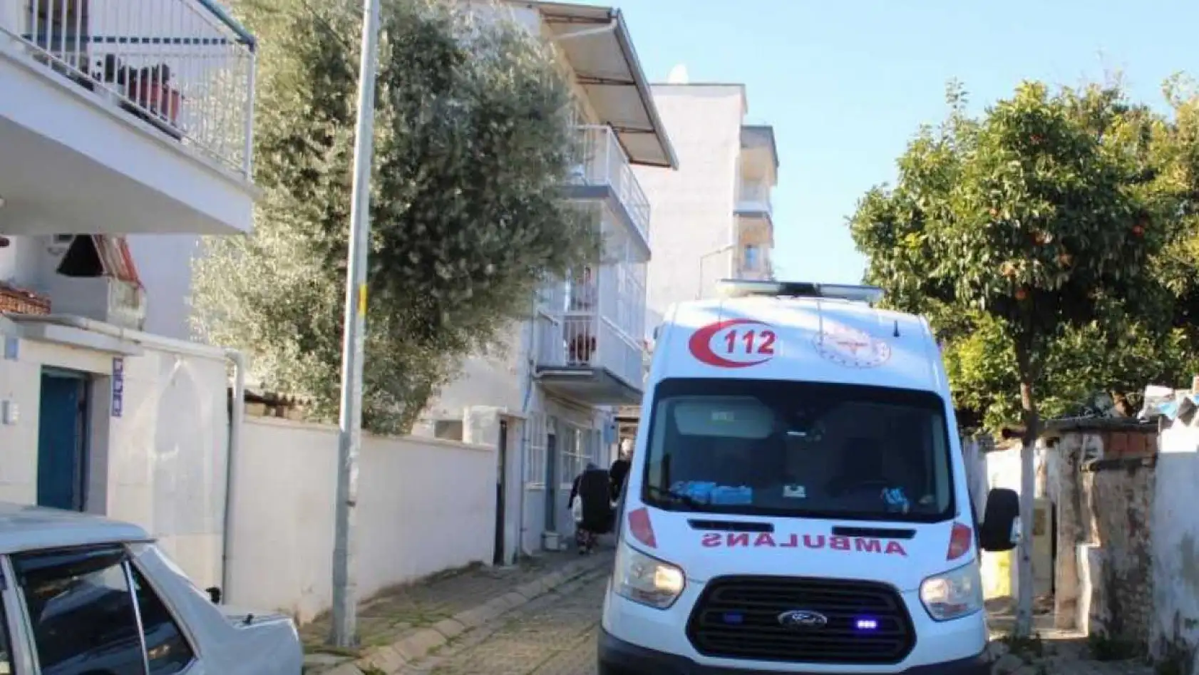 Uyurken kulağına pamuk tıkayınca, ekipler kapıya dayandı