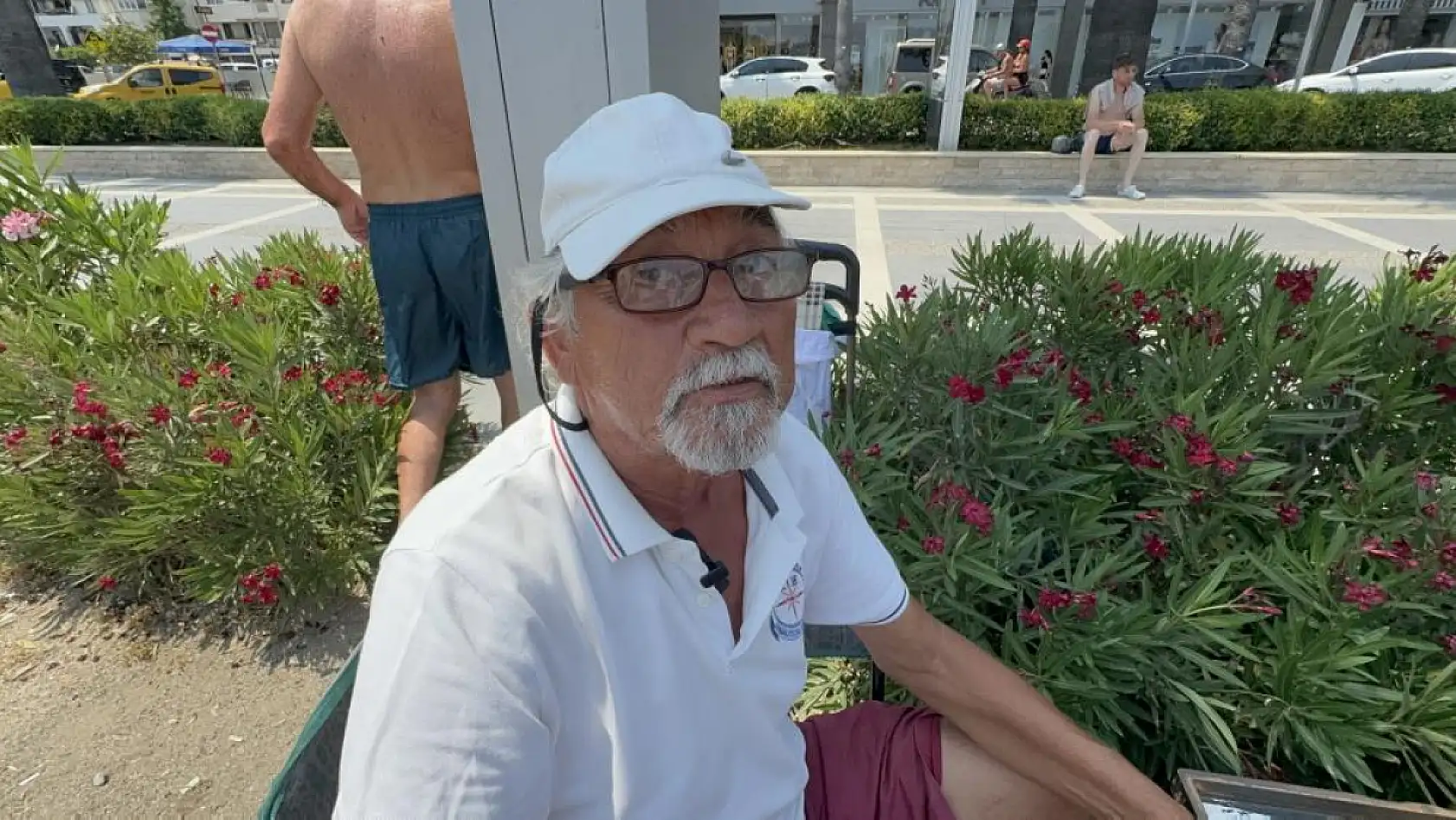Marmaris'te mavi bayraklı halk plajında vatandaştan 'cankurtaran' ve 'soyunma kabini' tepkisi