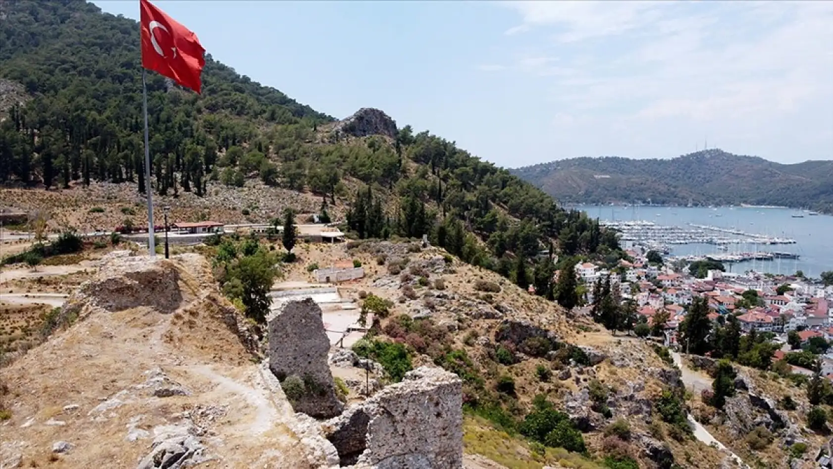 Fethiye Kalesi'ndeki Atatürk Portresi Geçici Olarak Kaldırıldı
