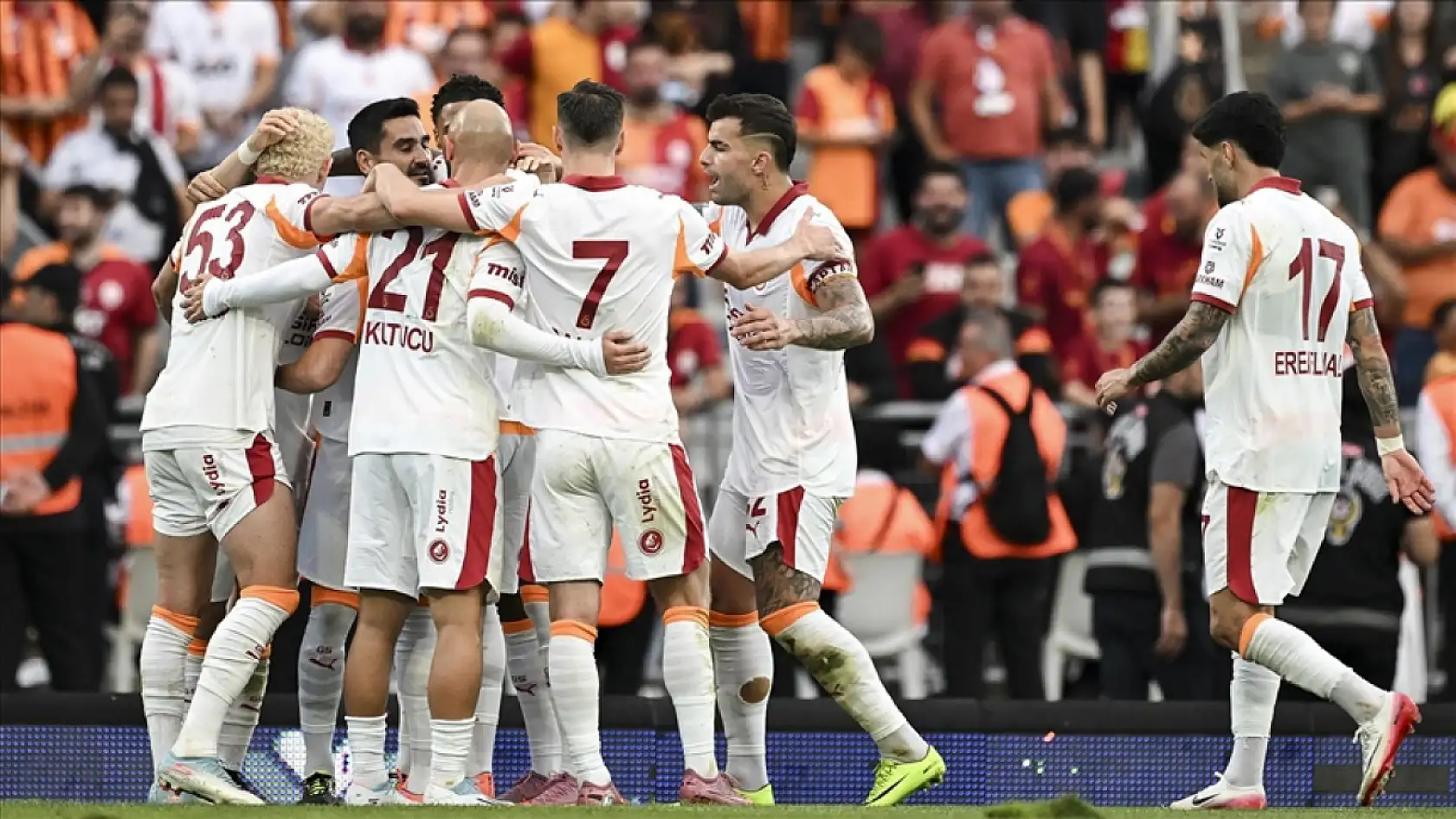 Galatasaraylı Futbolculara Bahis Cezası