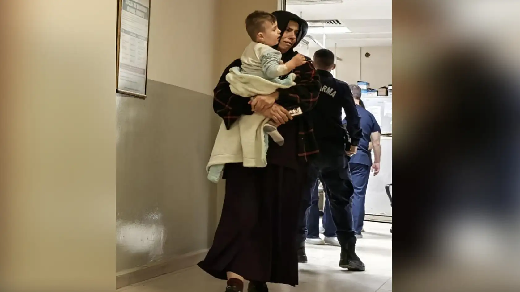 Üzerine sıcak çay devrilen bebek hastanelik oldu