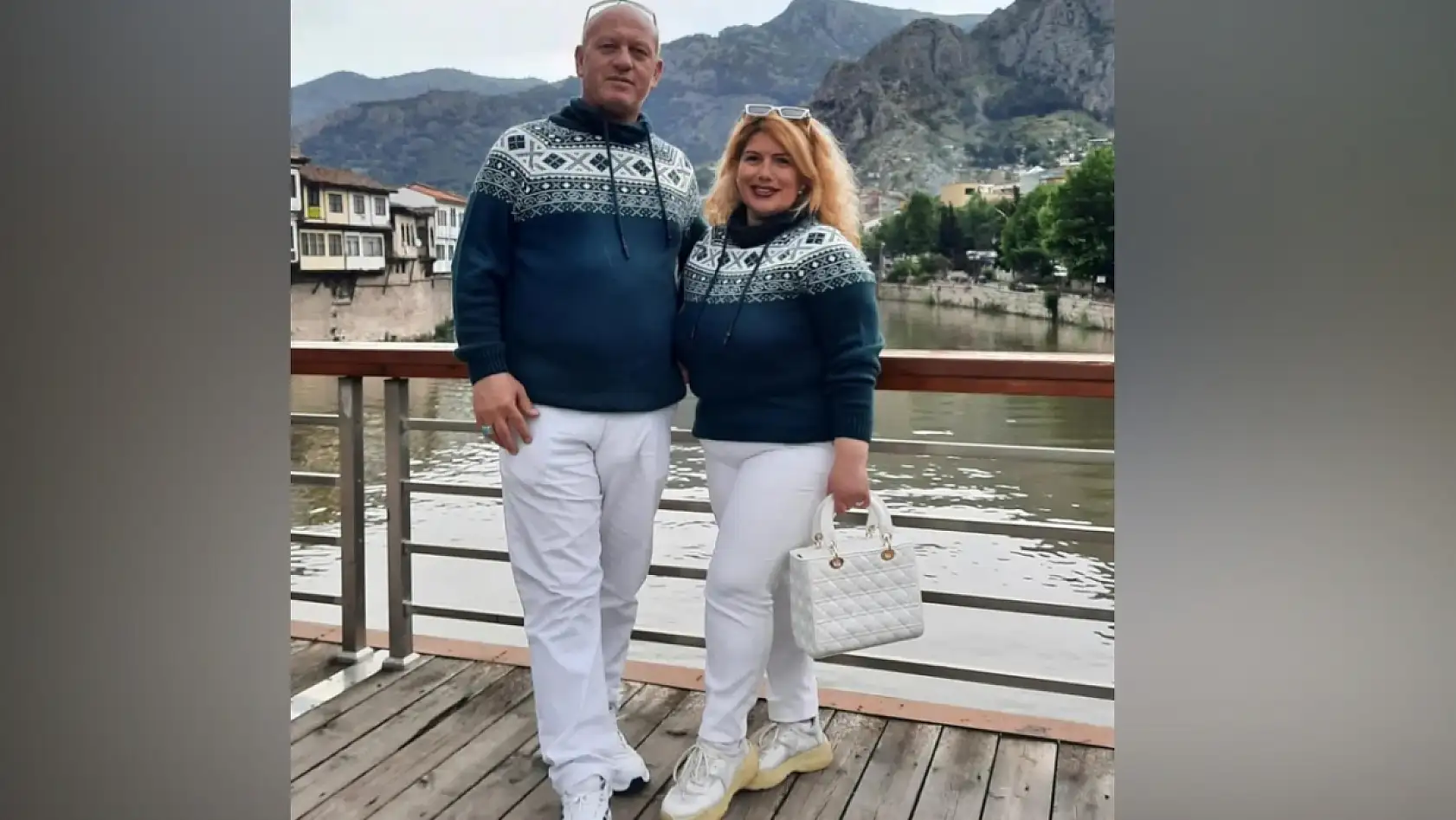 26 yıldır aynı renk giyiniyorlar! Türkiye'nin en renkli aşıkları şaşırtıyor!