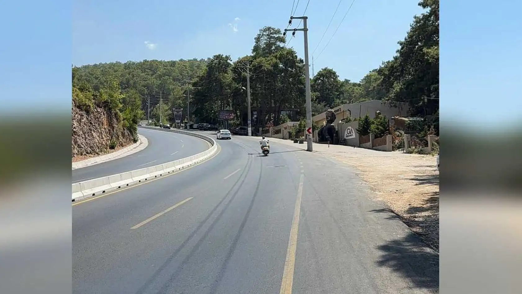 Ölüdeniz Yolunda Beton Refüjleme Çalışmaları Devam Ediyor