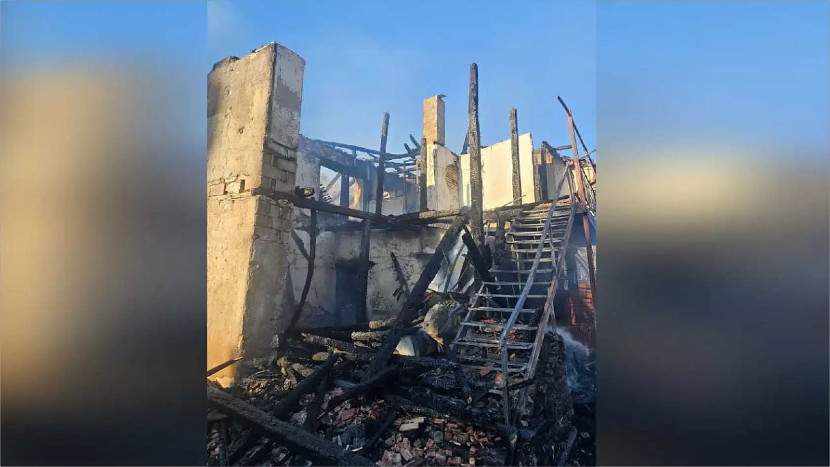 Seydikemer'de Evi Yanan Kadın Yardım Bekliyor