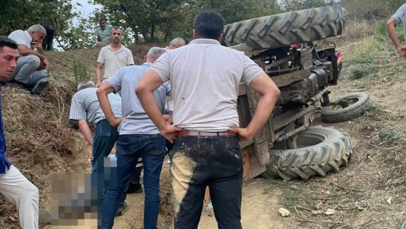 Traktör Devrildi, Sürücü Olay Yerinde Yaşamını Yitirdi