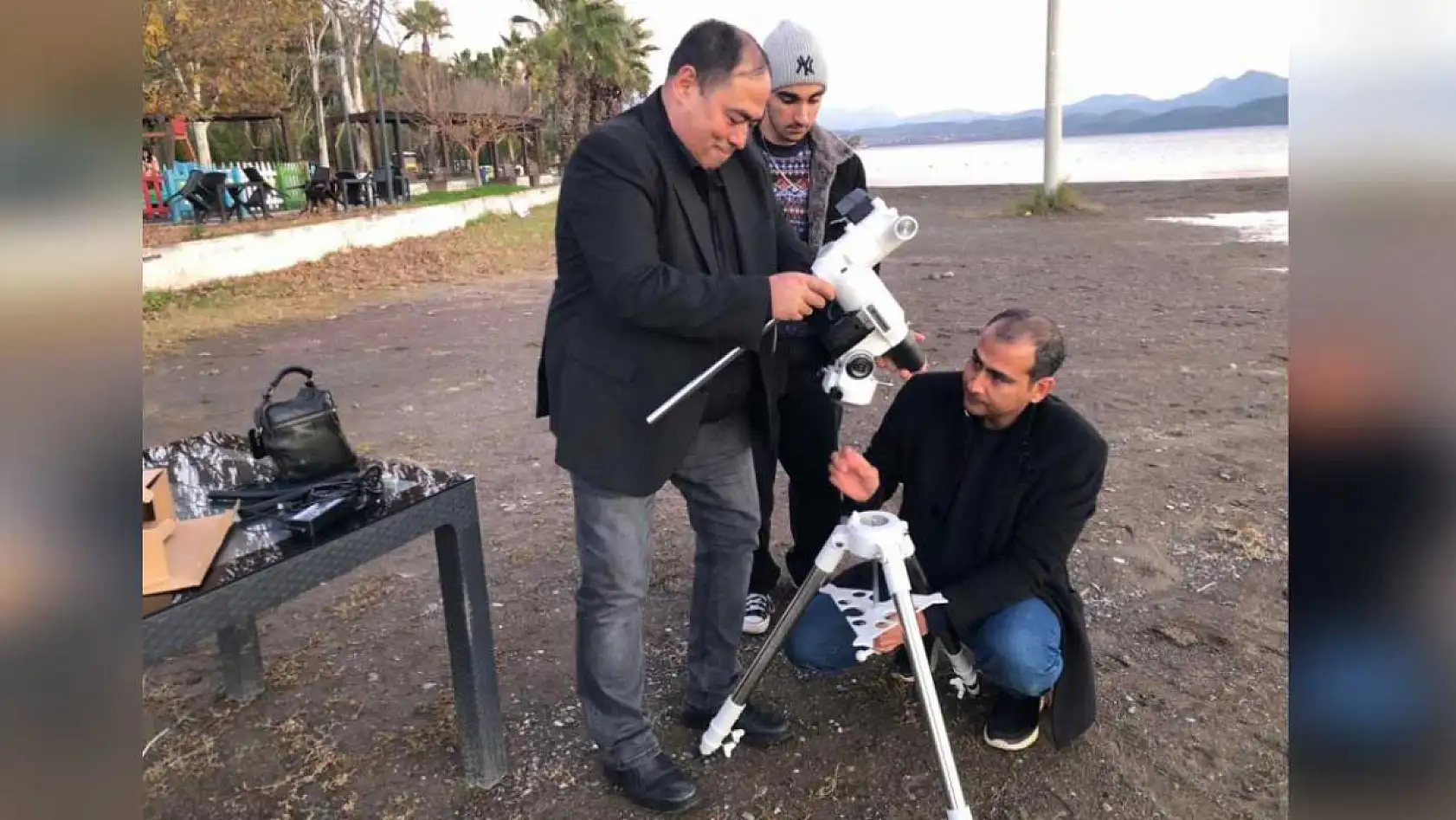 Köyceğiz'de öğrenciler Ay'ı teleskopla inceledi