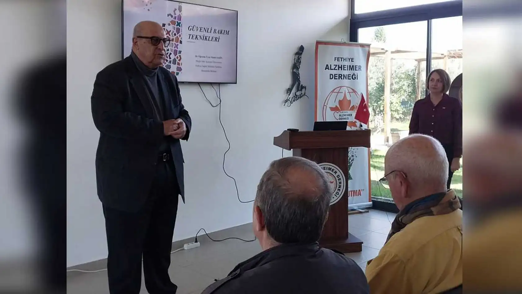 Fethiye Alzheimer Derneği'nde 'Güvenli Bakım Teknikleri' semineri