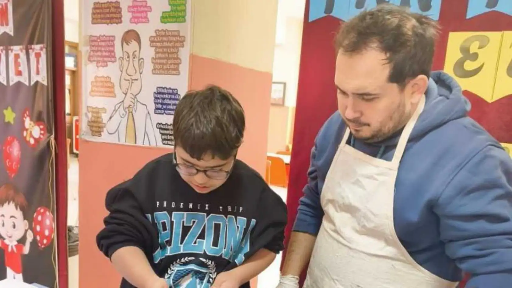 Muğlalı öğrenciler ebru sanatıyla tanıştı