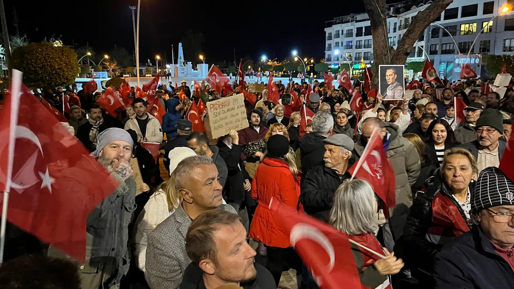 Fethiye'de Beşkaza Meydanı'nda Ekrem İmamoğlu'na destek buluşması