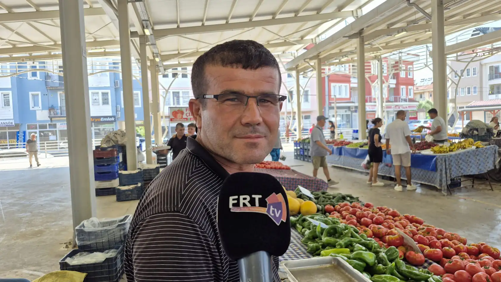 Fethiye'de bayramın ikinci günü yerel üreticiler pazarda