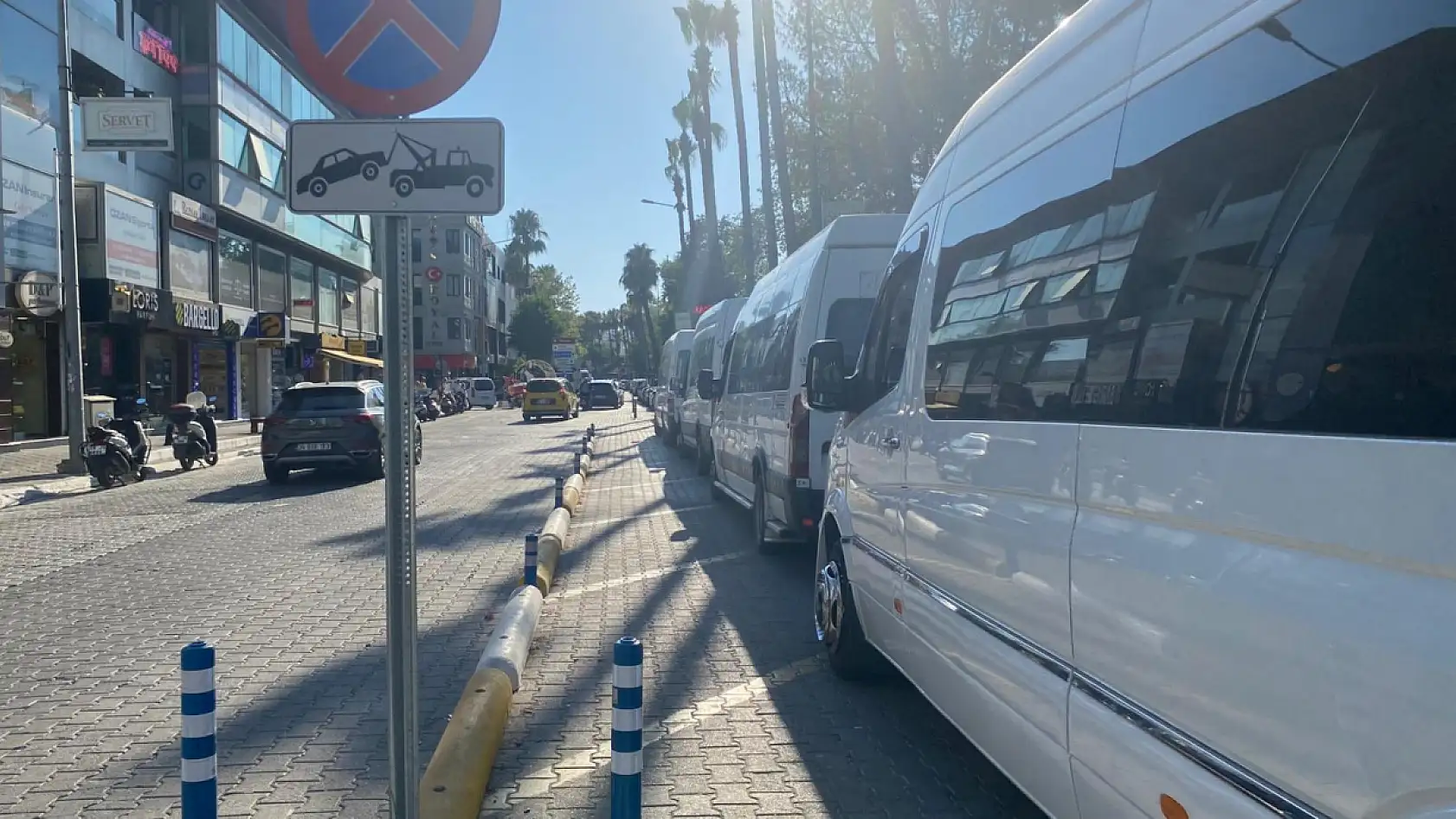 Fethiye'de Tur Otobüsü Noktasında Yoğunluk: Atatürk Caddesi'nde Hareket Hiç Durmuyor