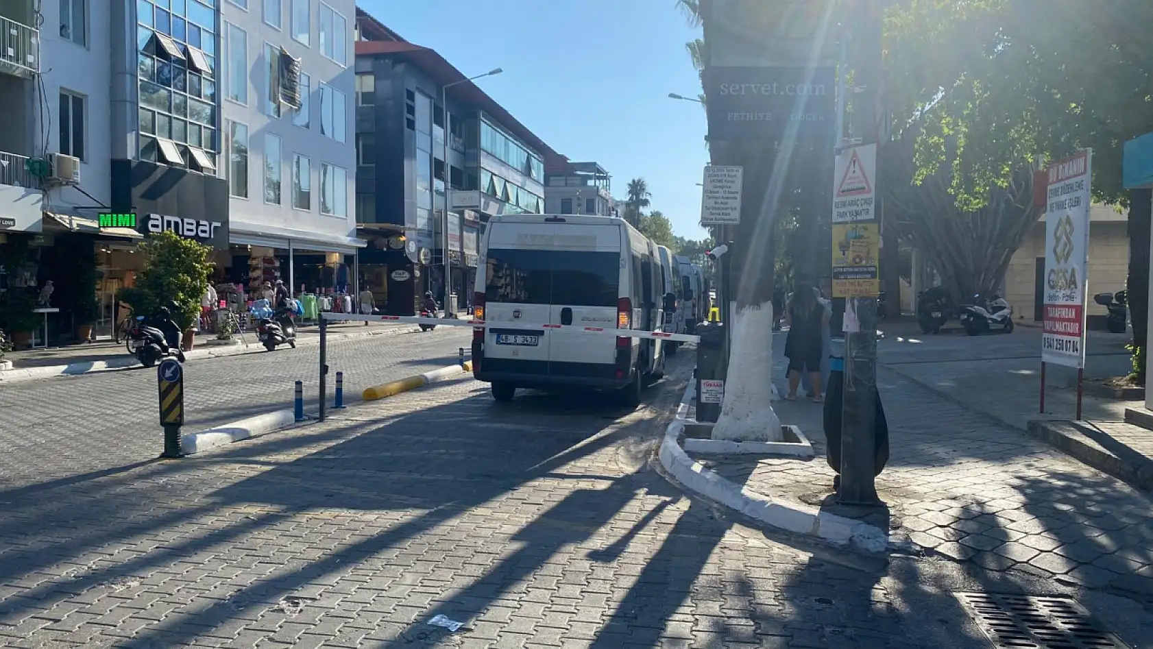 Fethiye'de Tur Otobüsü Noktasında Yoğunluk: Atatürk Caddesi'nde Hareket Hiç Durmuyor