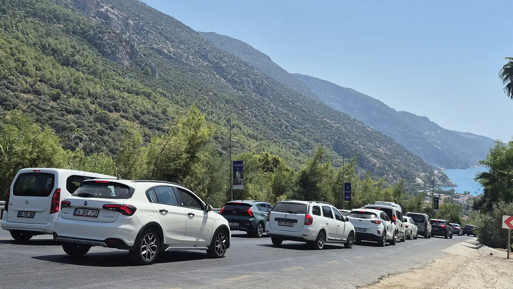 Ölüdeniz'de trafik yoğunluğu sürüyor