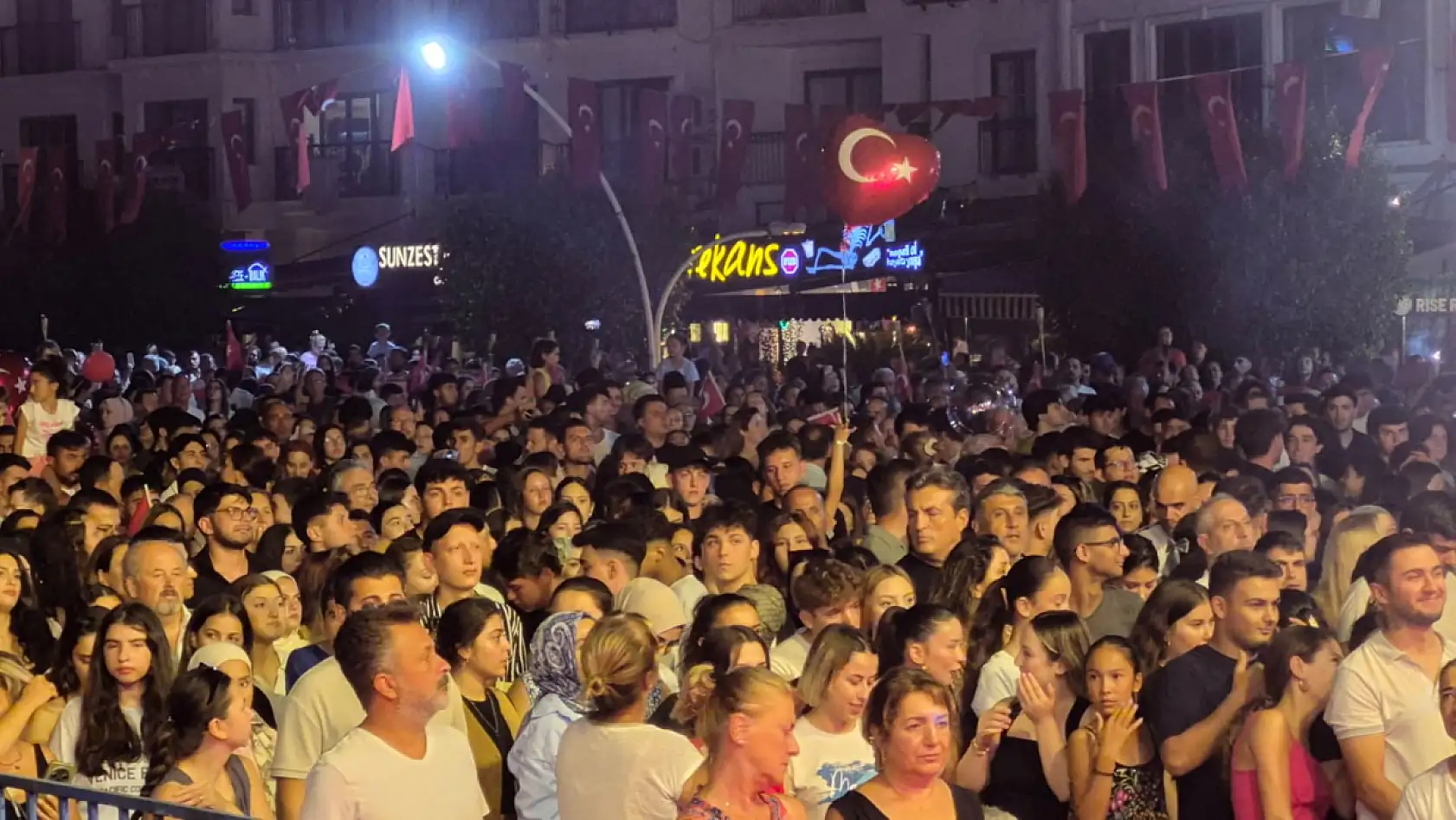 Fethiye'de Tuğba Yurt'tan Muhteşem Konser
