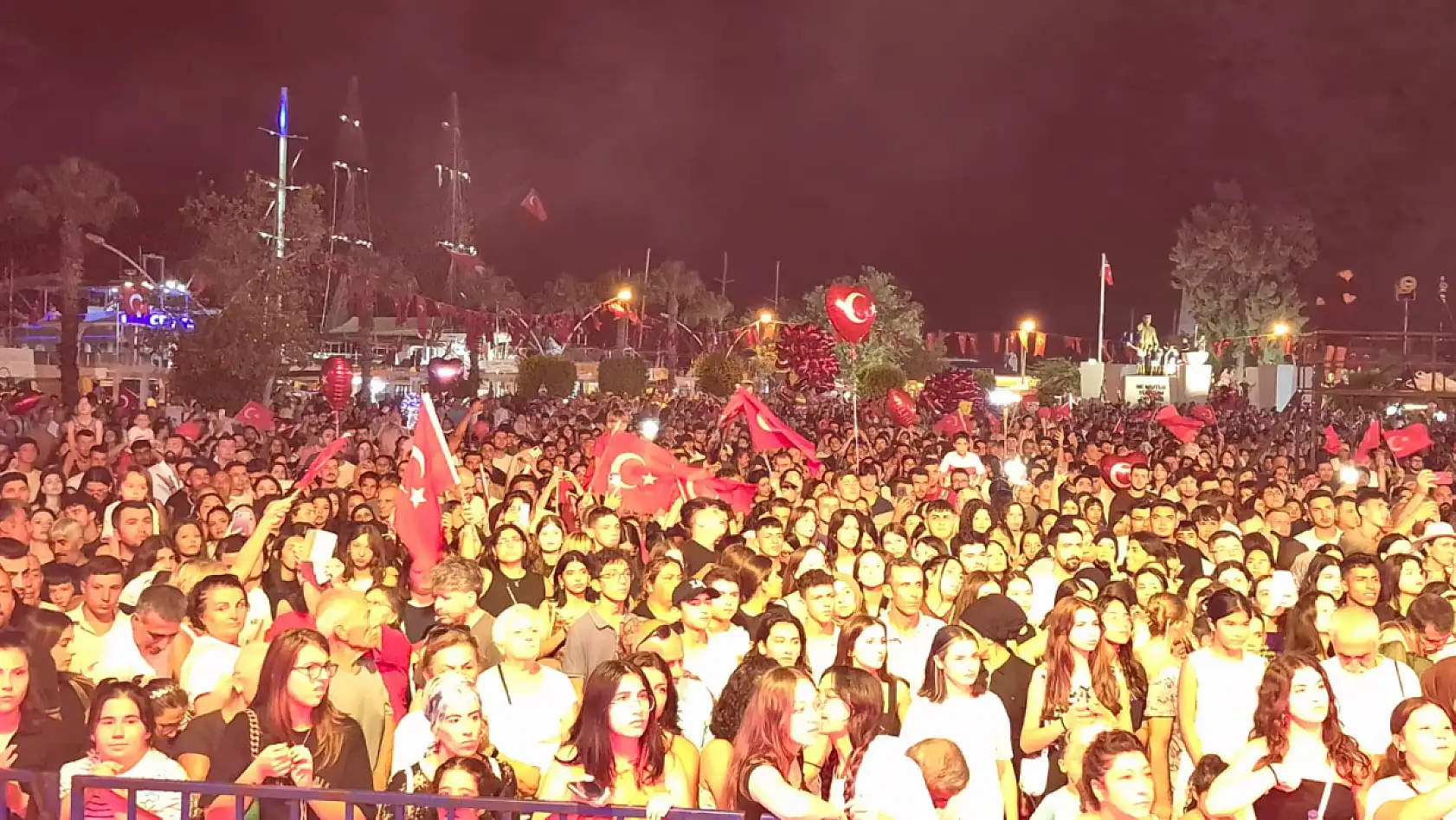 Fethiye'de Tuğba Yurt'tan Muhteşem Konser
