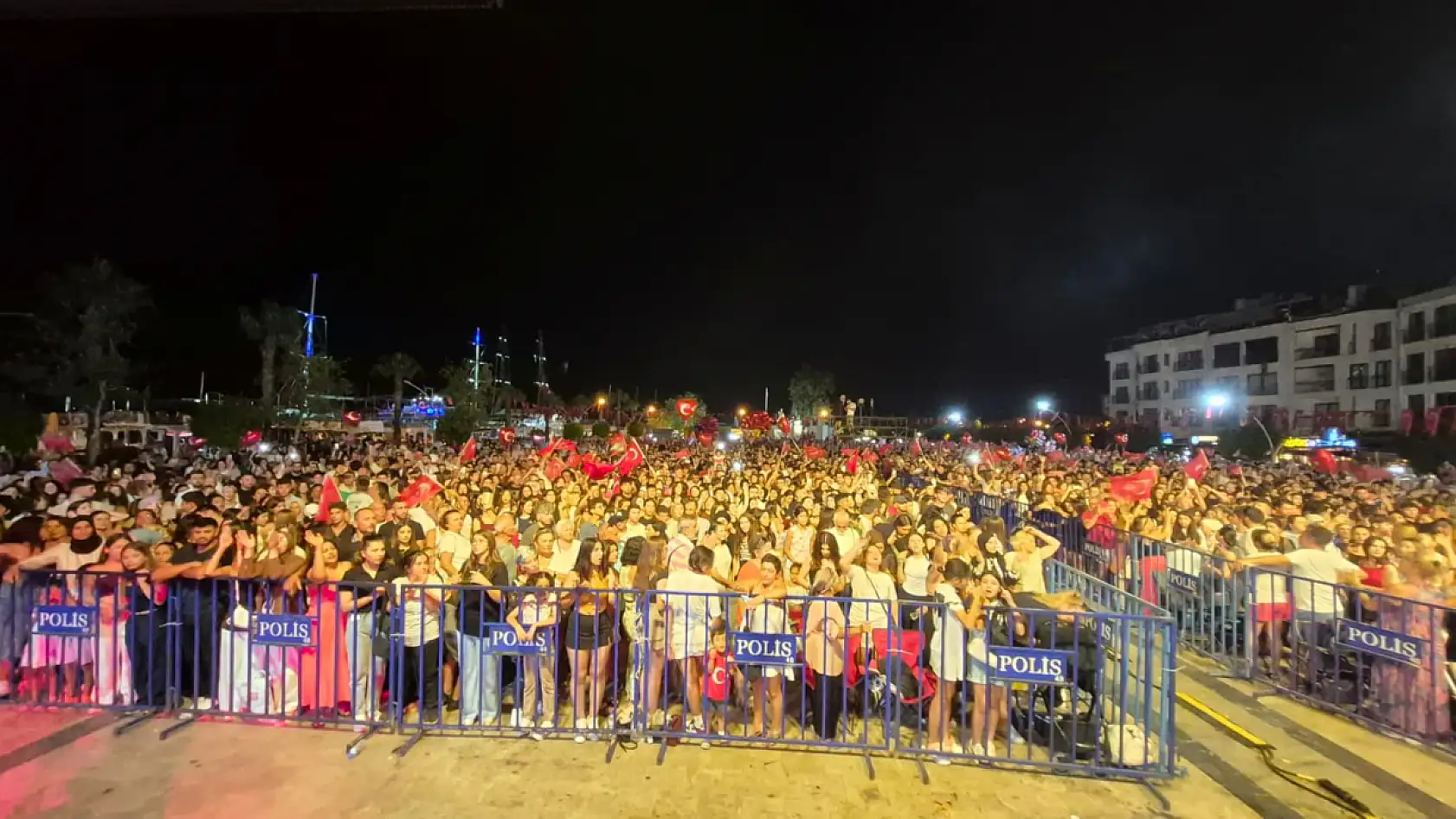 Fethiye'de Tuğba Yurt'tan Muhteşem Konser