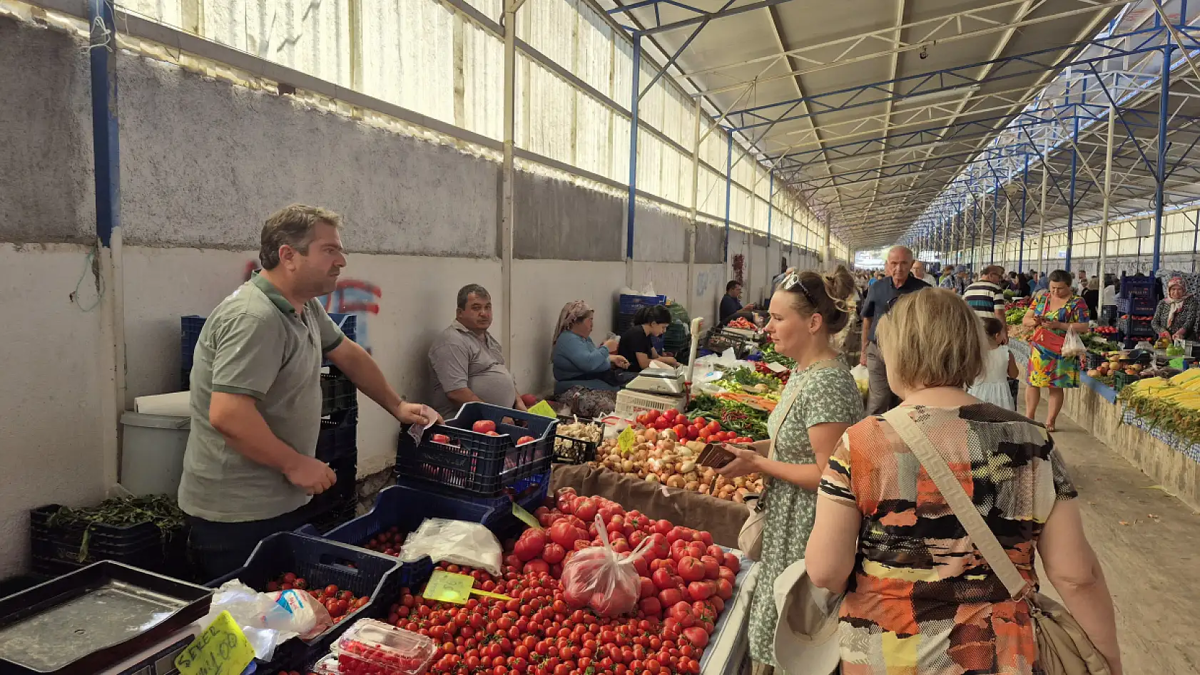 Fethiye Cuma Pazarı'nda üreticiler girdilerdeki maliyet artışına dikkat çekti
