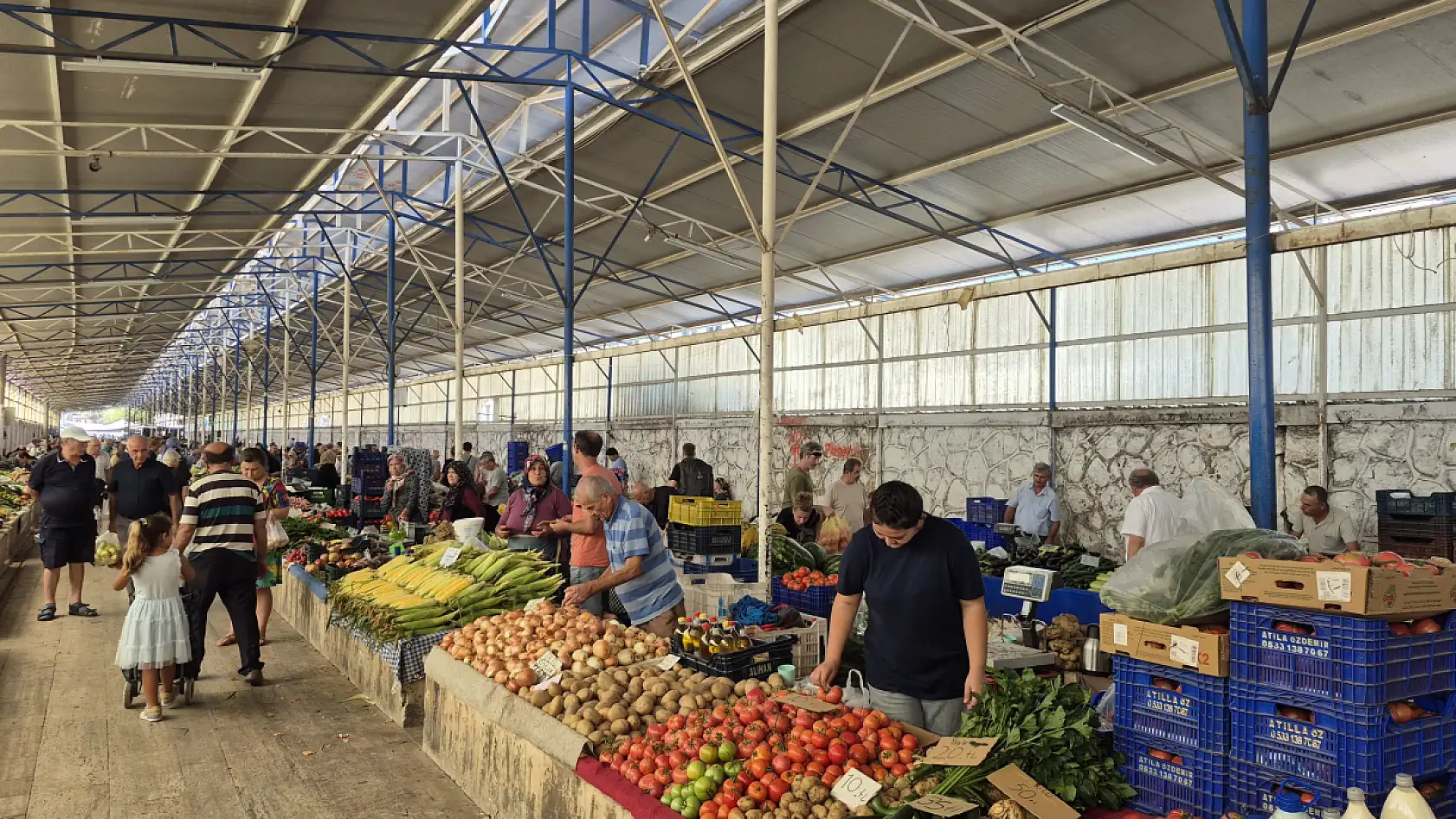 Fethiye Cuma Pazarı'nda üreticiler girdilerdeki maliyet artışına dikkat çekti