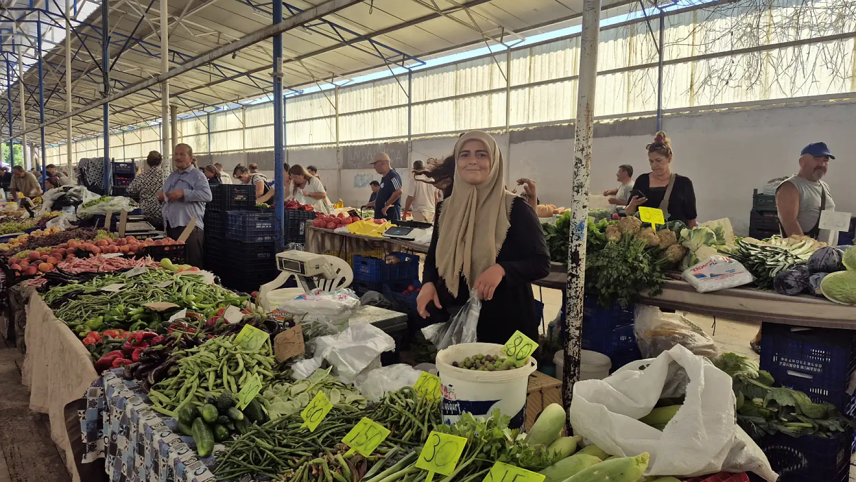 Fethiye Cuma Pazarı'nda üreticiler girdilerdeki maliyet artışına dikkat çekti
