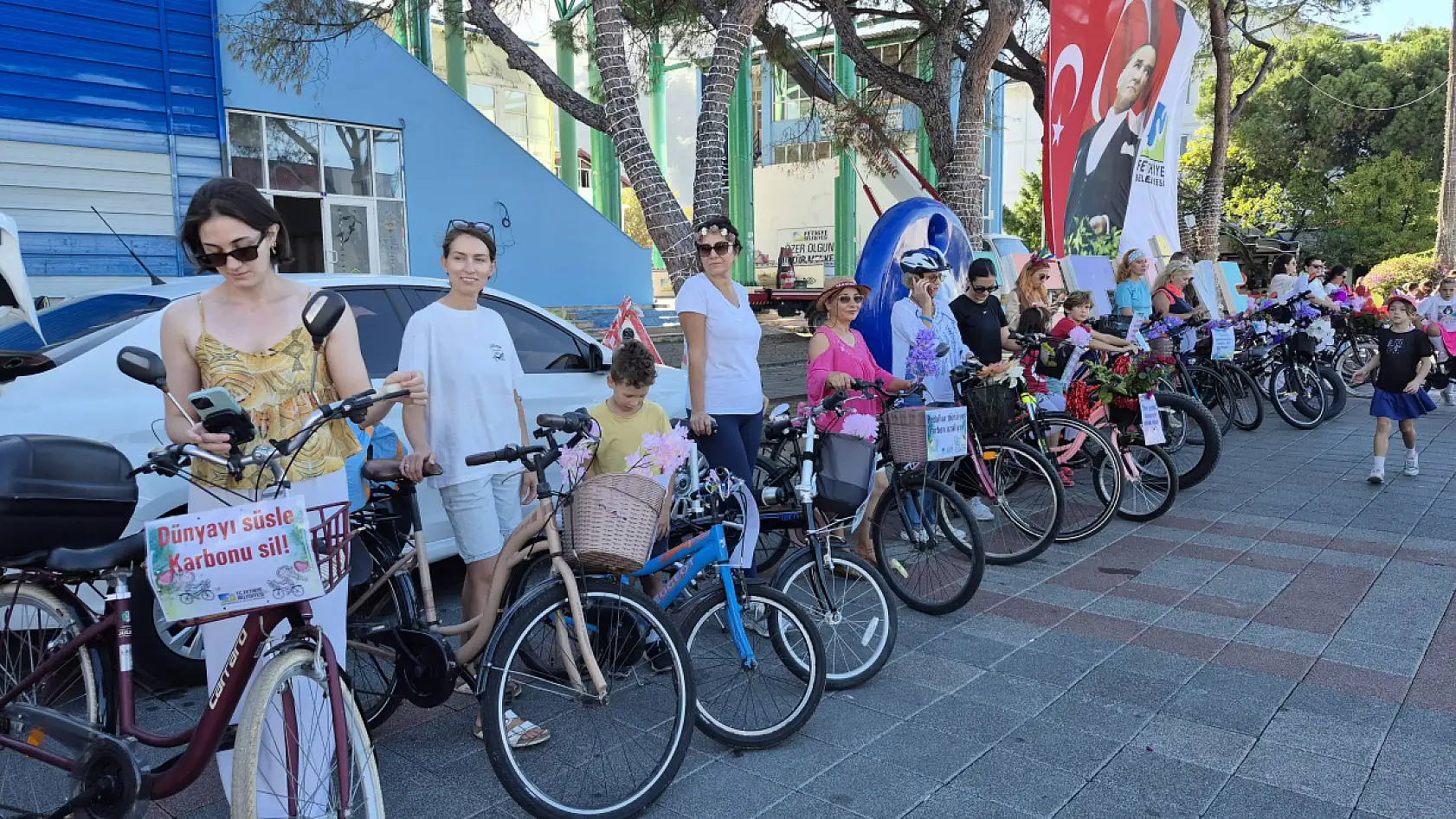 'Işıltılı Kadınlar, Karbonsuz Pedallar' Bisiklet Turu Renkli Görüntülere Sahne Oldu