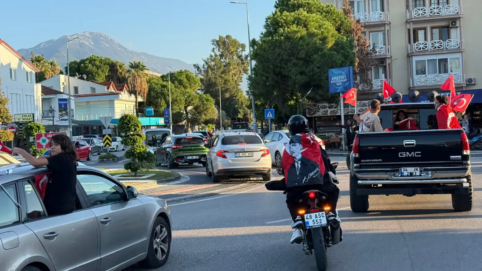 Cumhuriyet Coşkusu Fethiye yollarında: Uno Club'tan gururlandıran konvoy