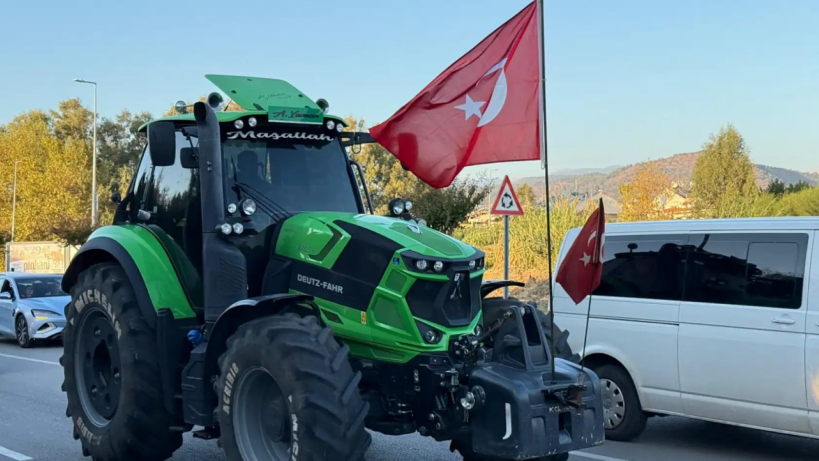 Cumhuriyet Coşkusu Fethiye yollarında: Uno Club'tan gururlandıran konvoy