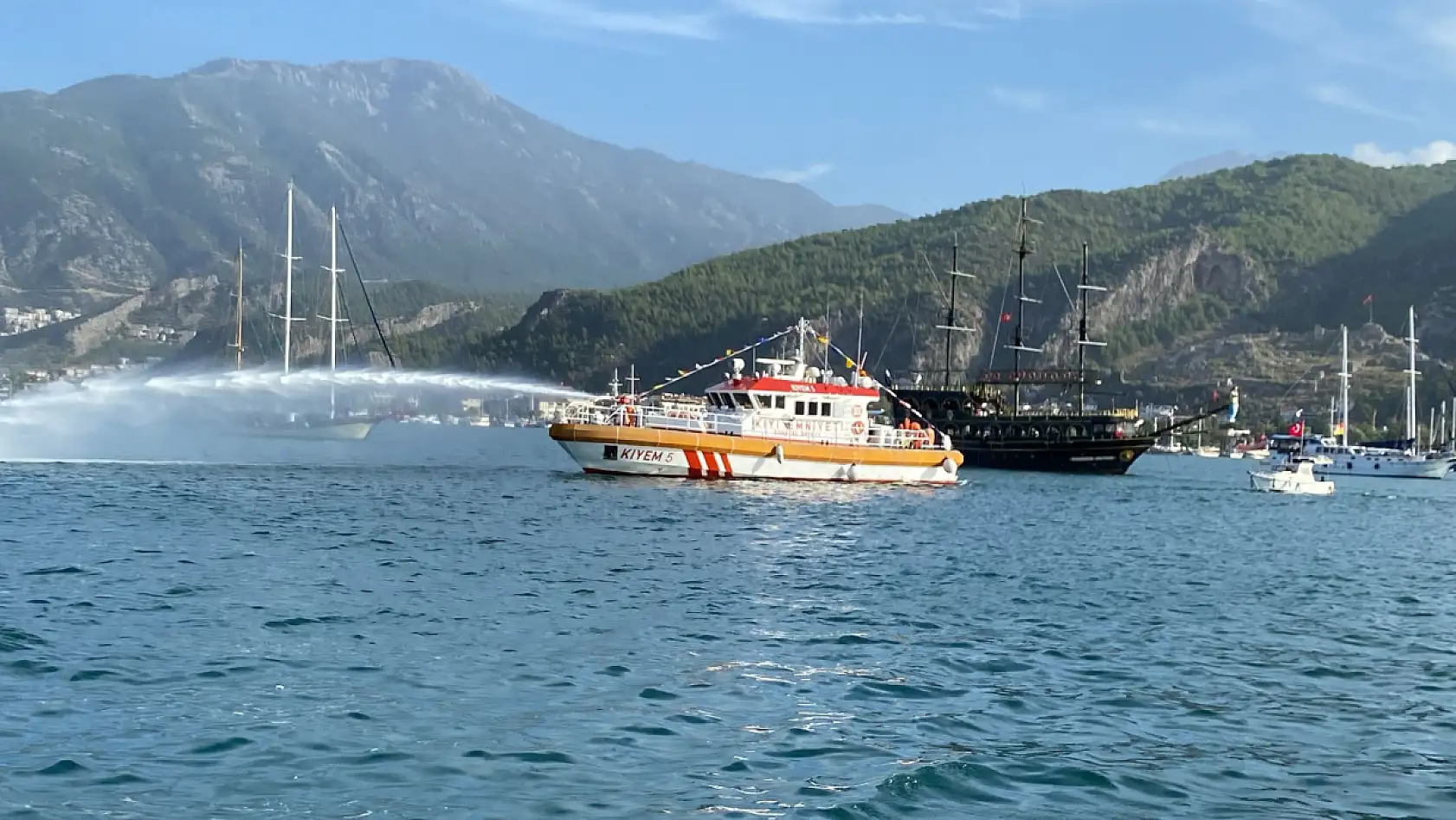 Fethiye'de Teknelerden 100. Yıl Konvoyu