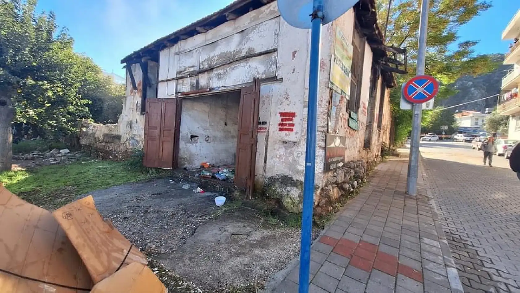 Kesikkapı Mahallesi'ndeki Metruk Bina Temizlendi