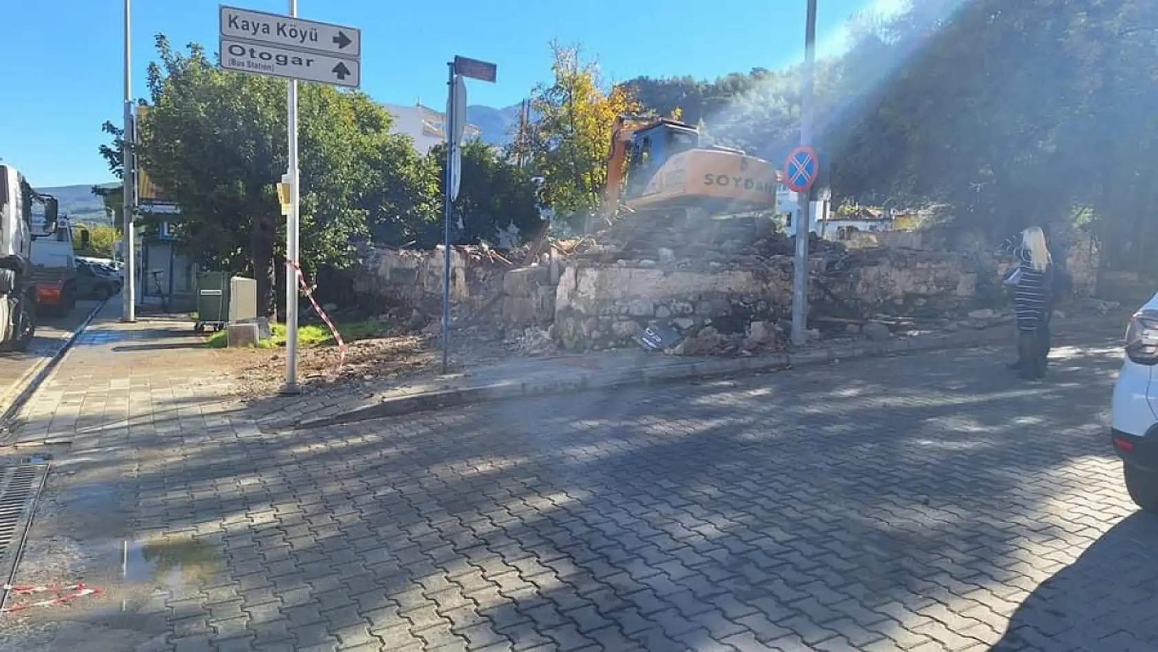 Kesikkapı Mahallesi'ndeki Metruk Bina Temizlendi