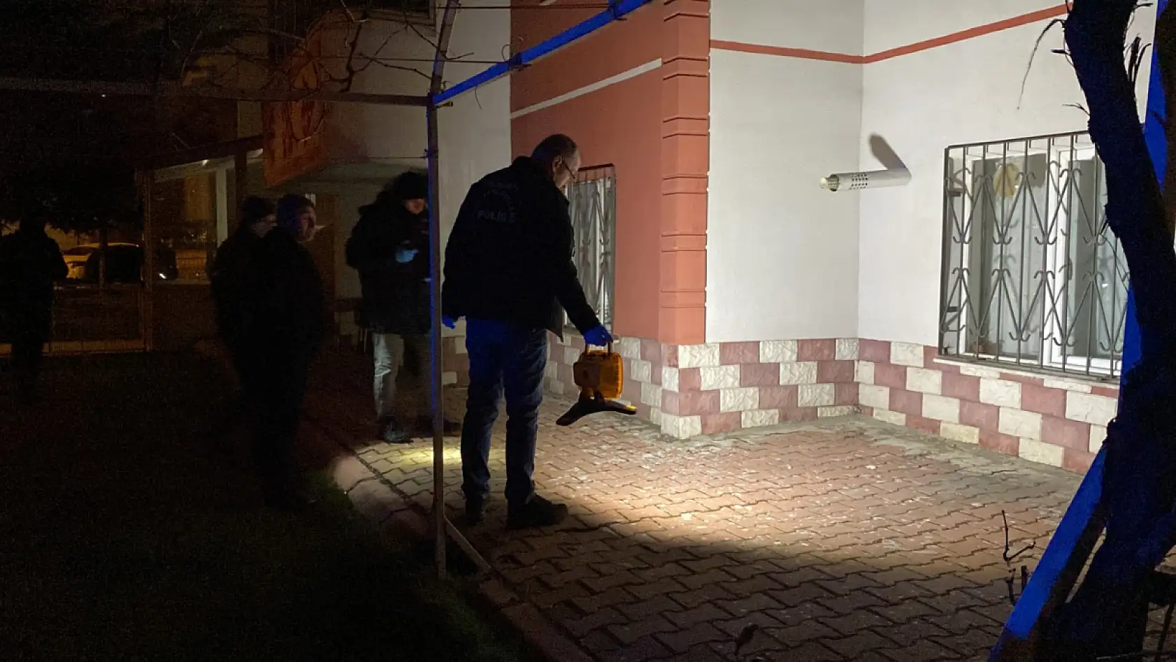 9.kattan düşen 17 yaşındaki kız hayatını kaybetti