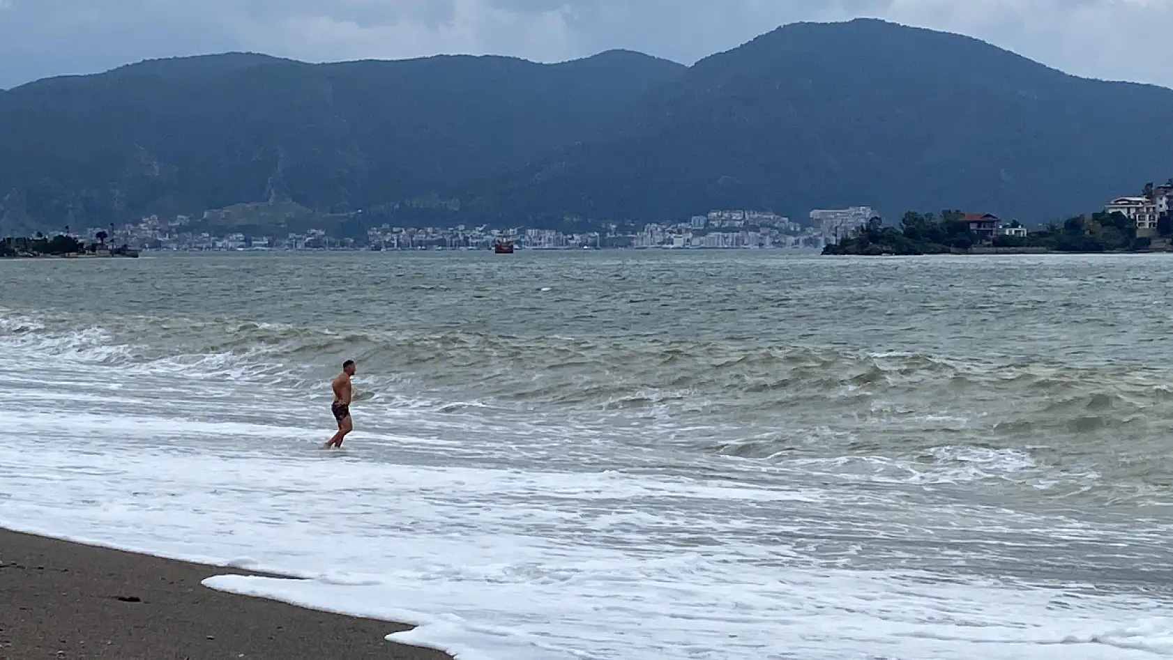 Fethiye'de fırtınada deniz keyfi