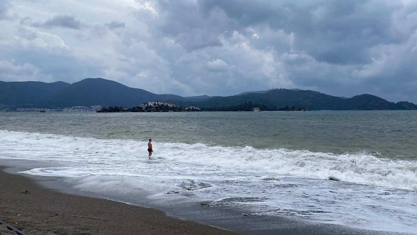 Fethiye'de fırtınada deniz keyfi