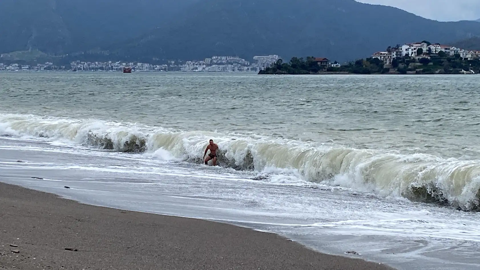 Fethiye'de fırtınada deniz keyfi
