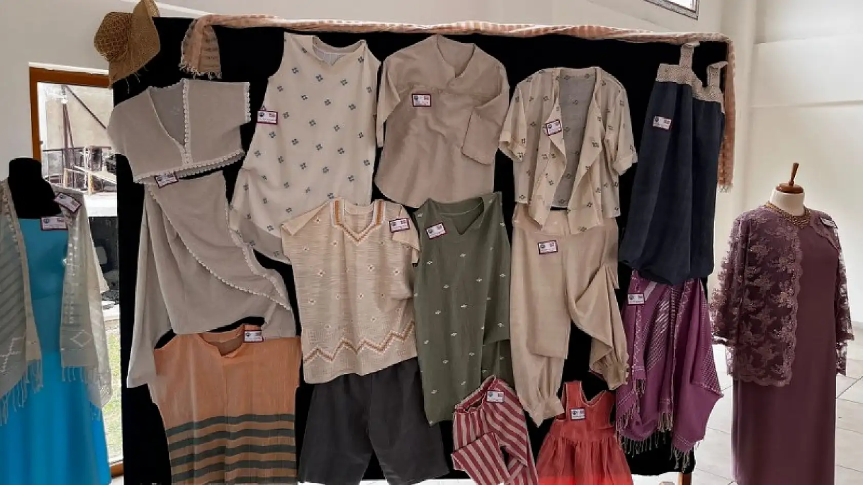 Fethiye'de Halk Eğitim Üzümlü Dastar Dokuma ve Giyim Sergisi Açıldı