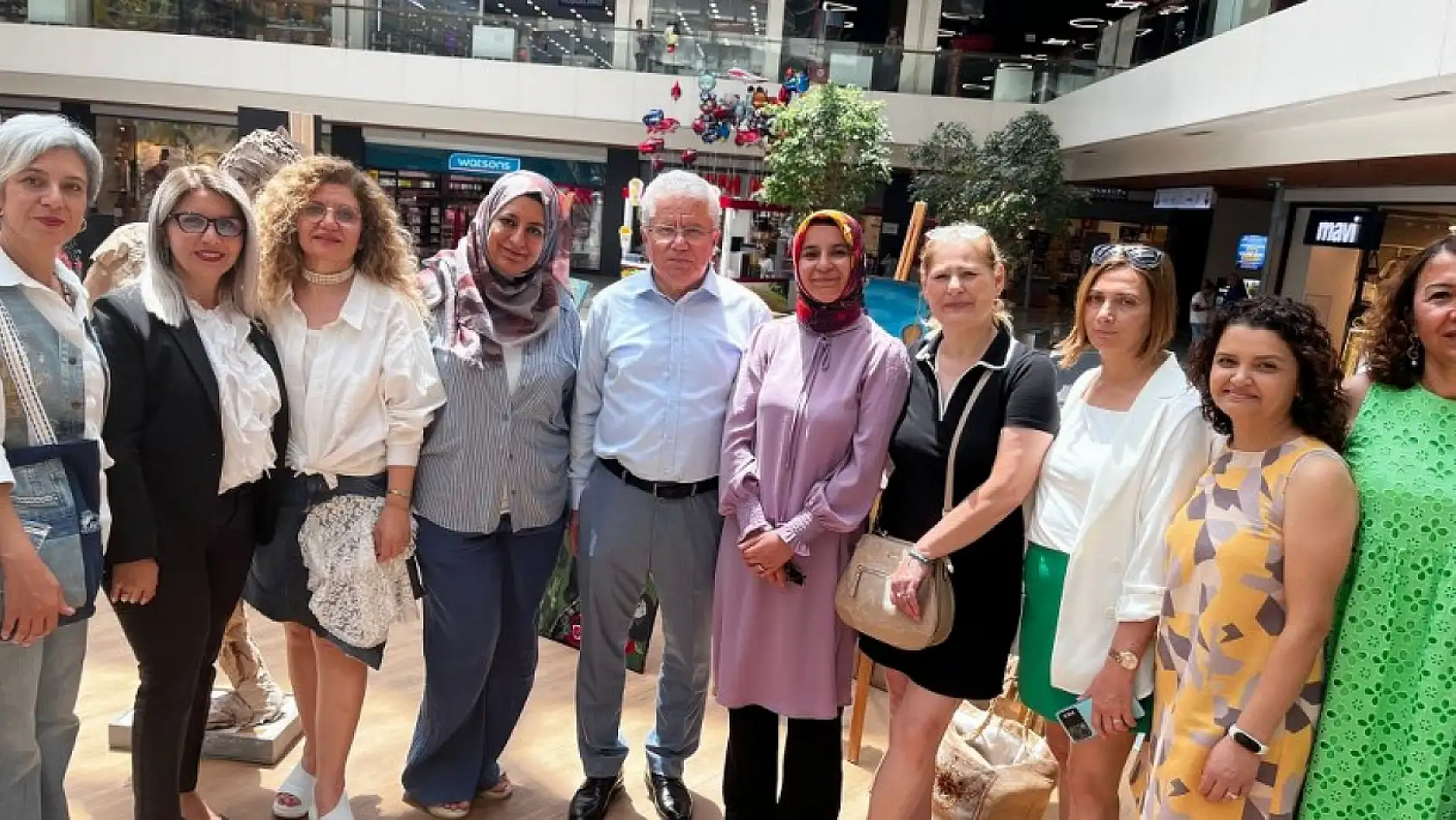 Fethiye'de 'Güzel Bir Gelecek İçin Dönüştür' Adlı Sergi İlgi Görüyor