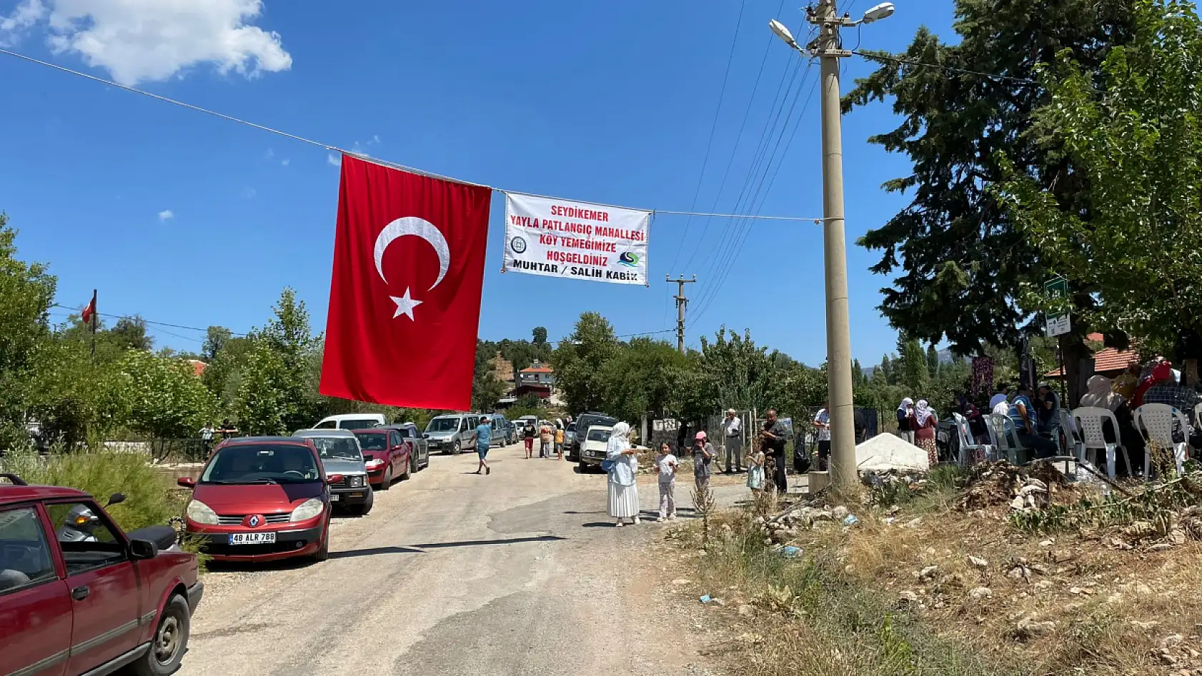 Seydikemer'in Yayla Patlangıç Mahallesi'nde Dayanışma Yemeği