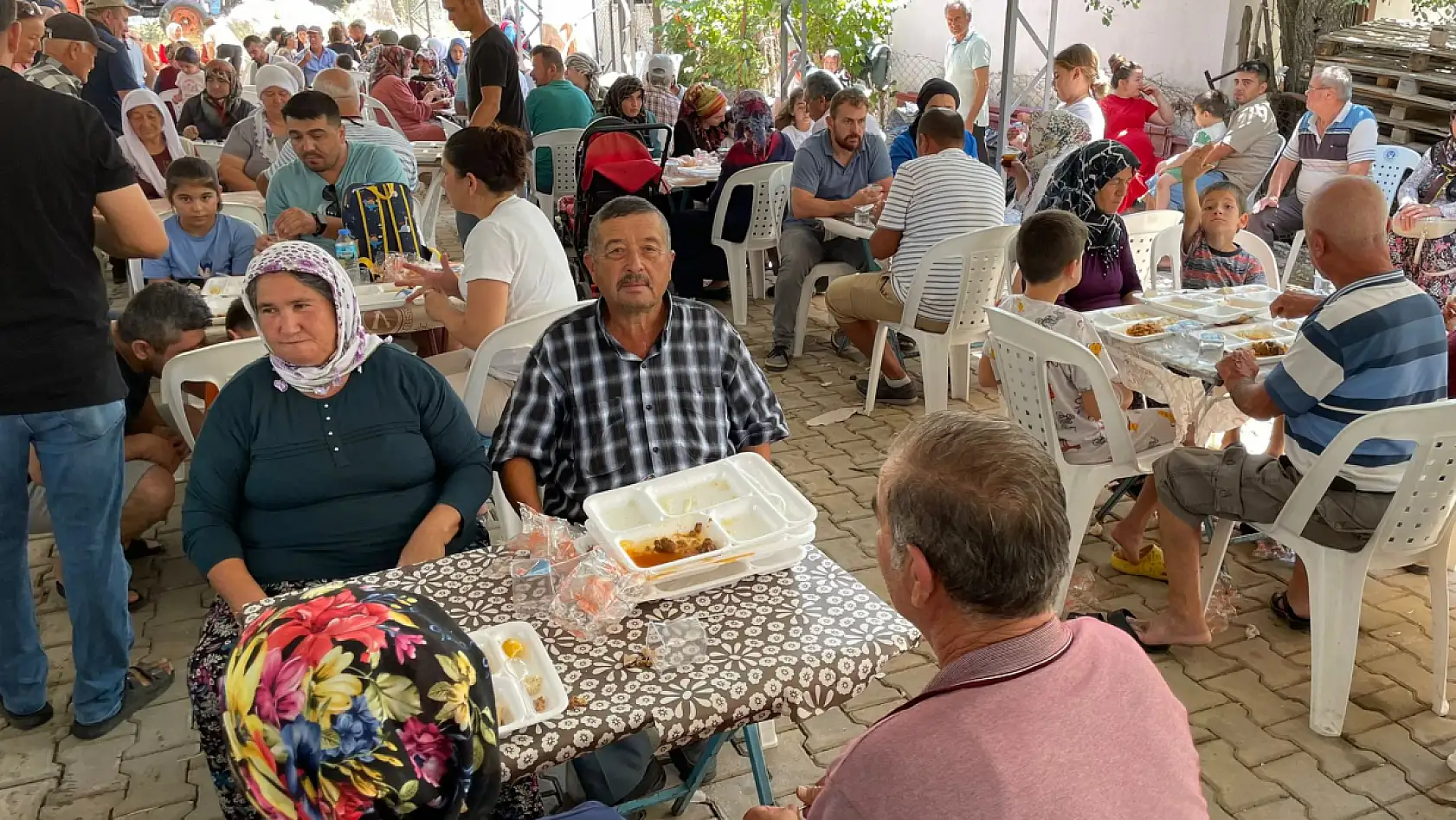 Seydikemer'in Yayla Patlangıç Mahallesi'nde Dayanışma Yemeği
