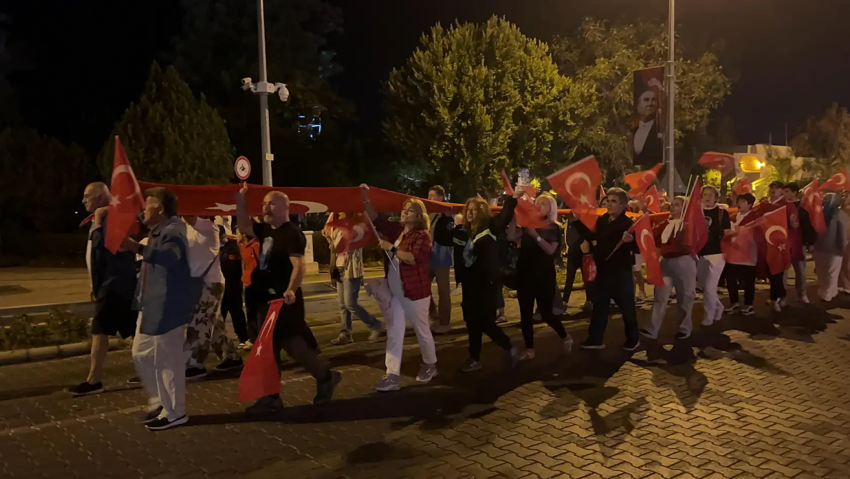 Fethiye'de Cumhuriyet Yürüyüşü Düzenlendi