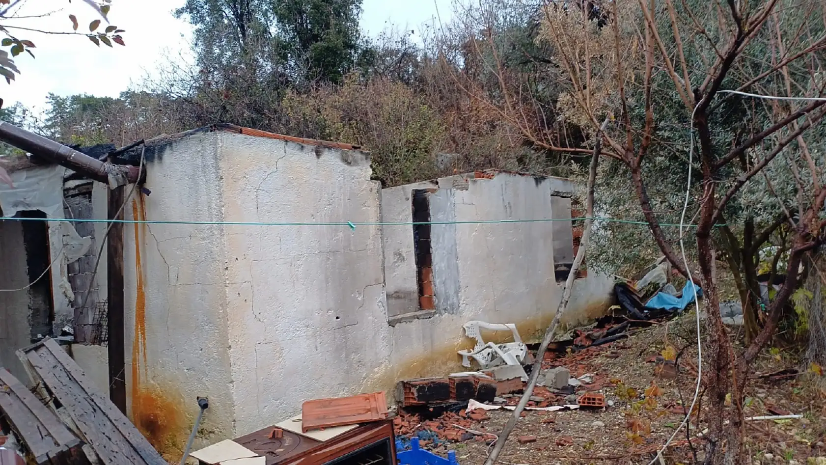 Seydikemer'de evi yanan Yakabağ Ailesi Yardım Bekliyor