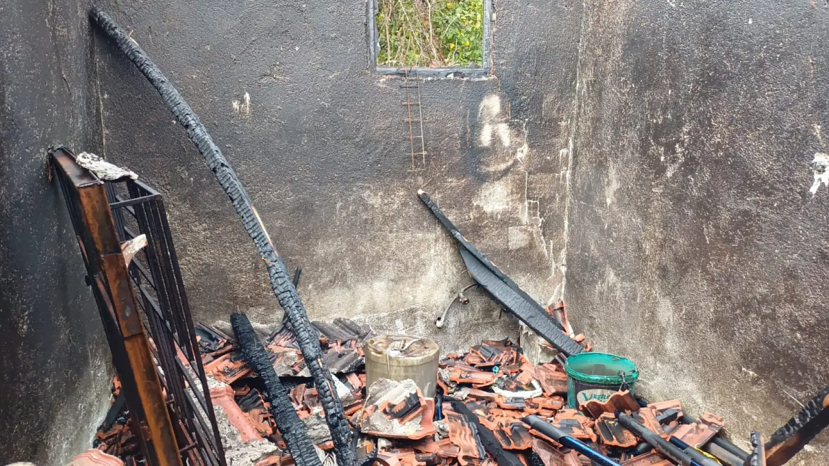 Seydikemer'de evi yanan Yakabağ Ailesi Yardım Bekliyor